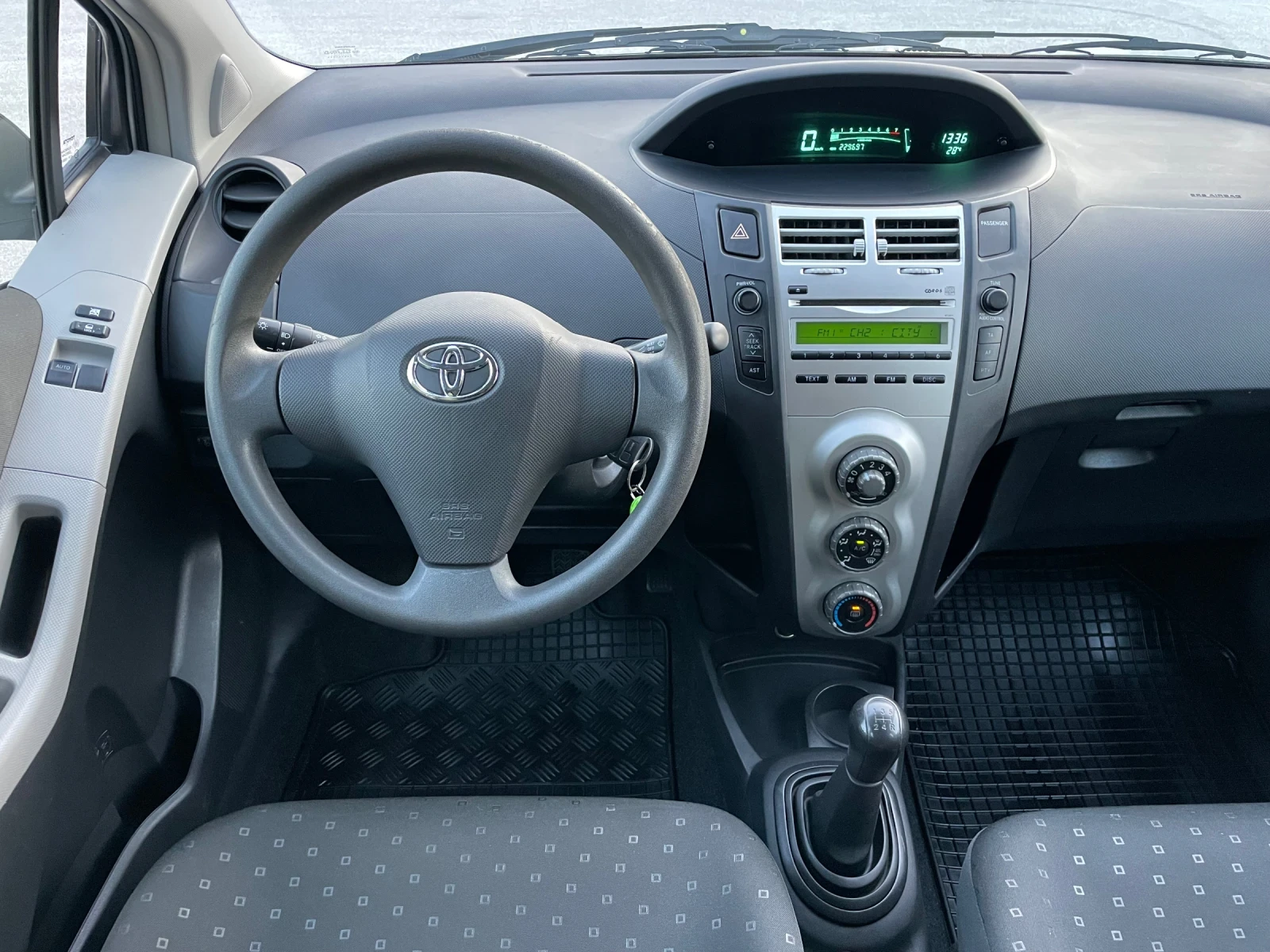 Toyota Yaris 1.3i 87к.с. КЛИМА ГЕРМАНИЯ - изображение 10