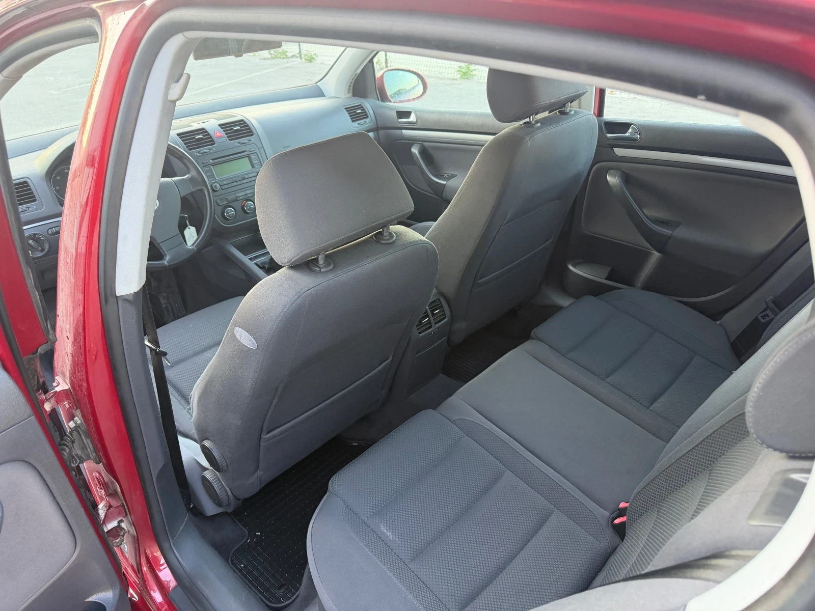 VW Golf 1.9 TDI, снимка 11 - Автомобили и джипове - 55669632