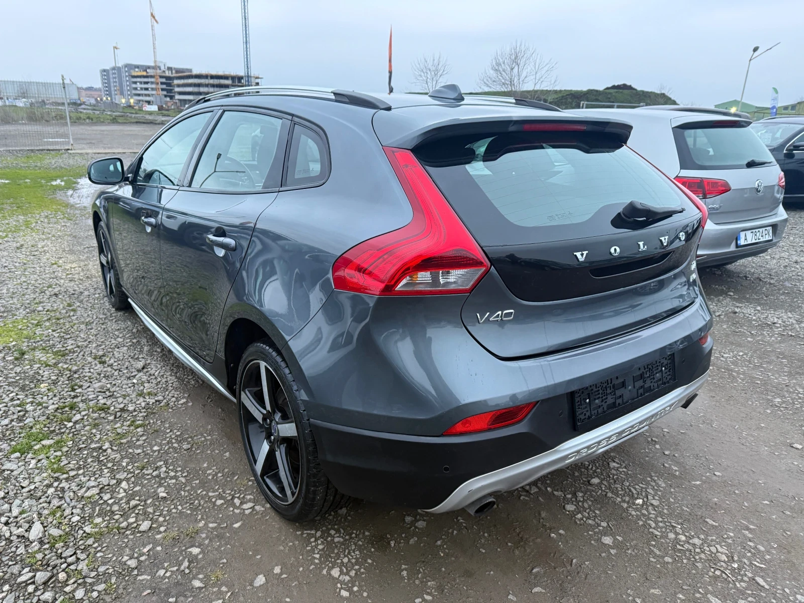 Volvo V40 Cross Country 2.0i CH 4x4 AUTOMAT - изображение 6