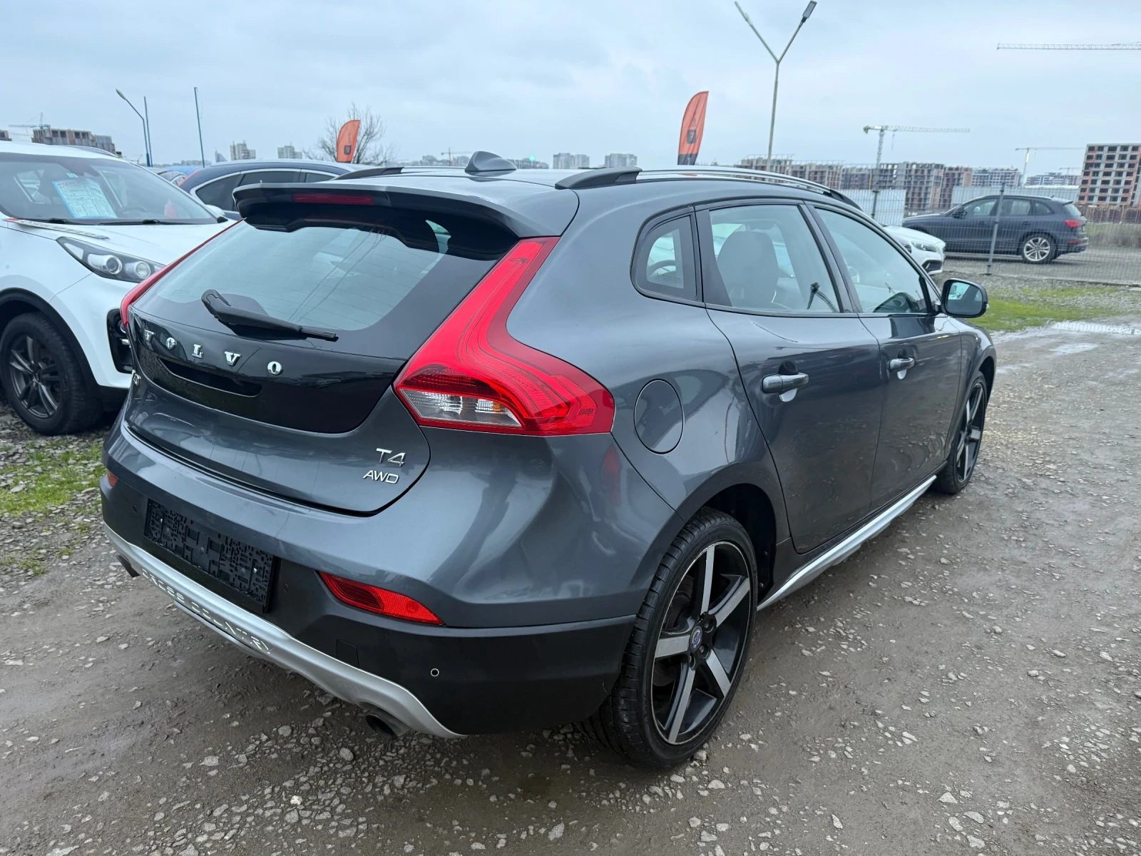 Volvo V40 Cross Country 2.0i CH 4x4 AUTOMAT - изображение 4