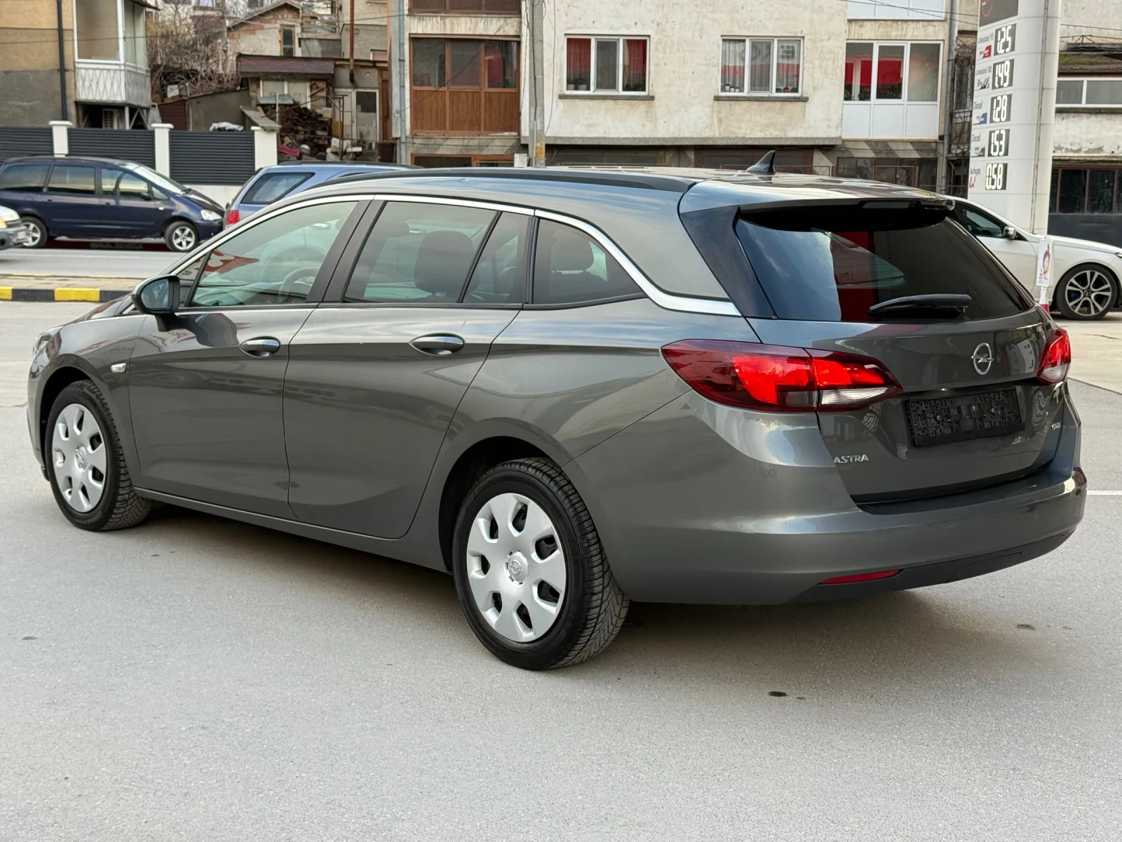 Opel Astra 1.6CDTi Нави* Климатроник* Подгрев* Дистроник - изображение 4