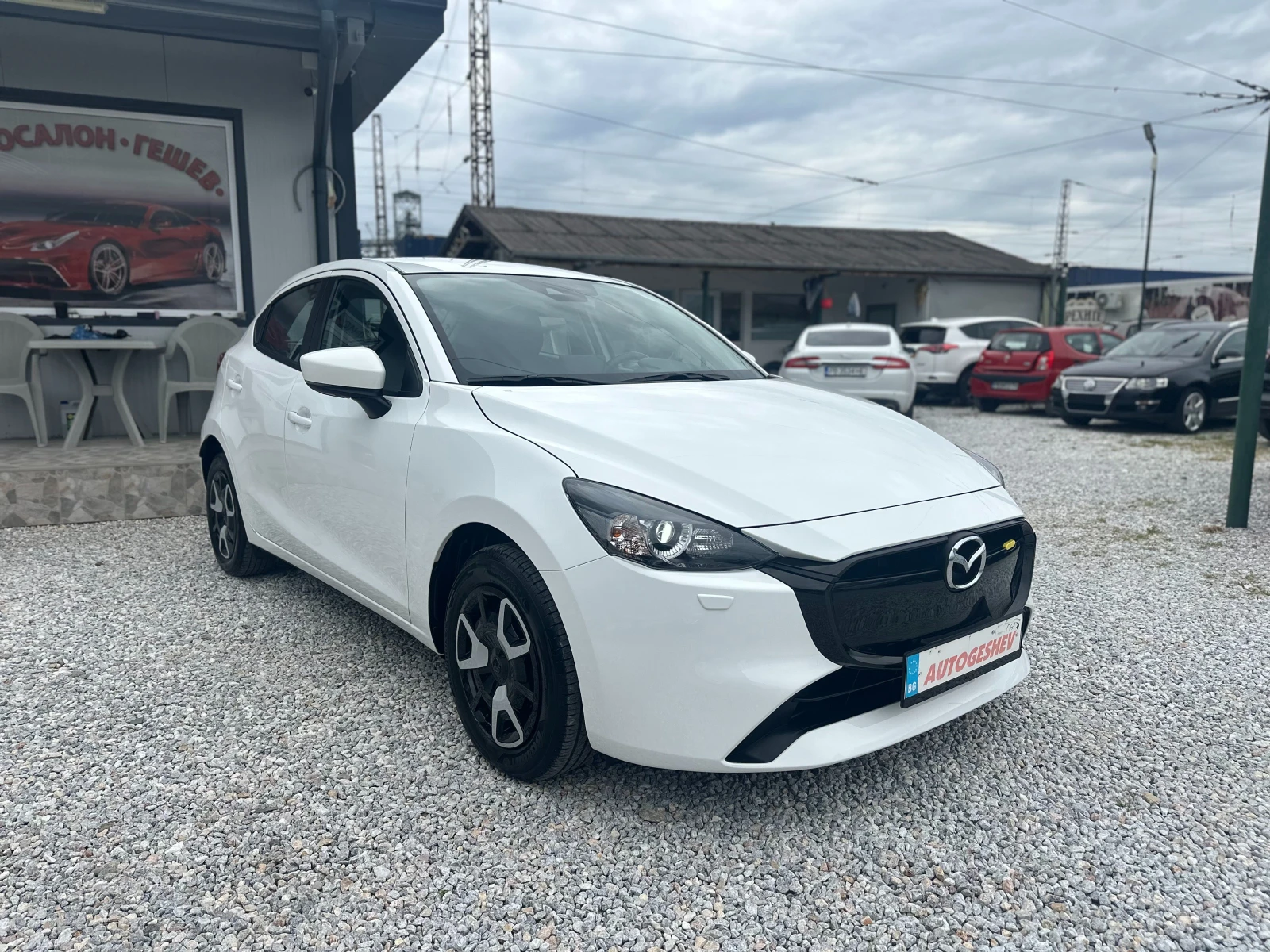 Mazda 2 1.5 I-Hybrid* Ксенон* TOP, снимка 7 - Автомобили и джипове - 54380277
