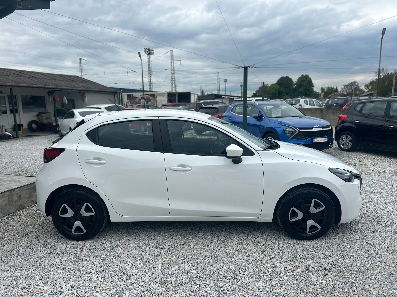 Mazda 2 1.5 I-Hybrid* Ксенон* TOP, снимка 6 - Автомобили и джипове - 54380277