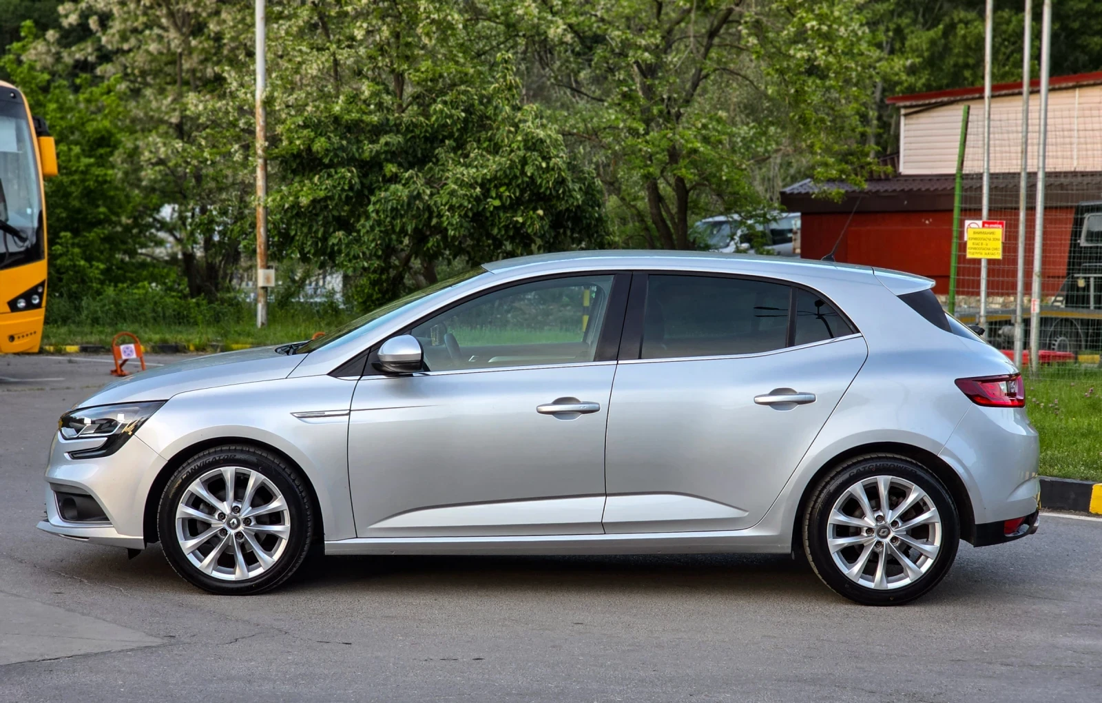Renault Megane 1.5 DCI 110hp Euro 6 * Intens* * Digital* , снимка 3 - Автомобили и джипове - 54742990