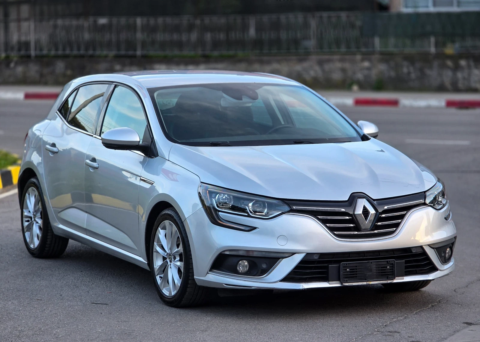 Renault Megane 1.5 DCI 110hp Euro 6 * Intens* * Digital* , снимка 6 - Автомобили и джипове - 54742990