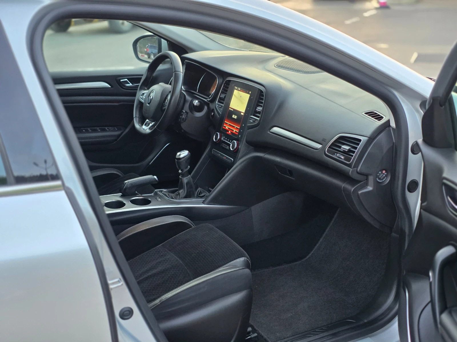 Renault Megane 1.5 DCI 110hp Euro 6 * Intens* * Digital* , снимка 12 - Автомобили и джипове - 54742990