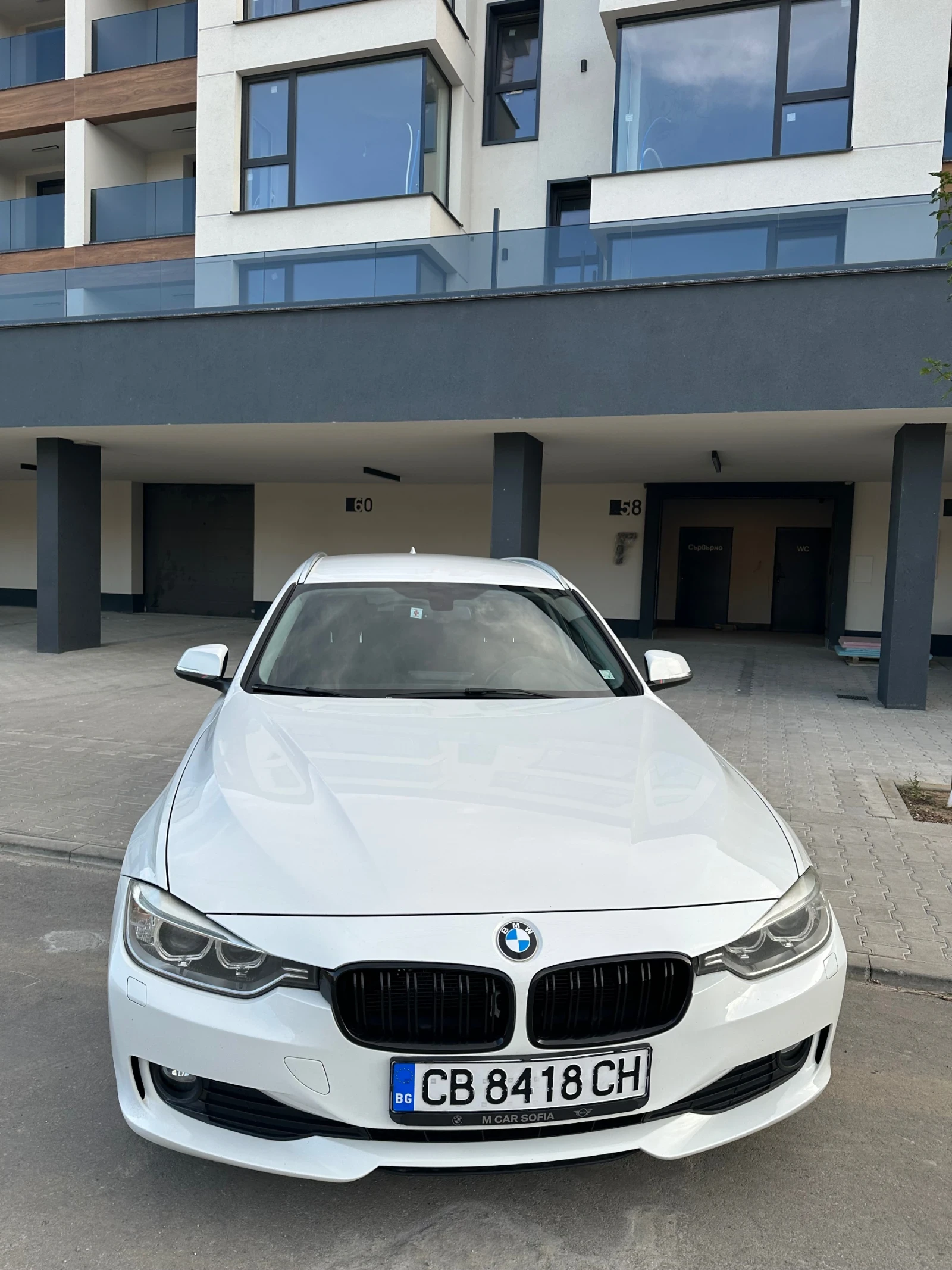 BMW 320 d Touring (F31), снимка 2 - Автомобили и джипове - 56351237