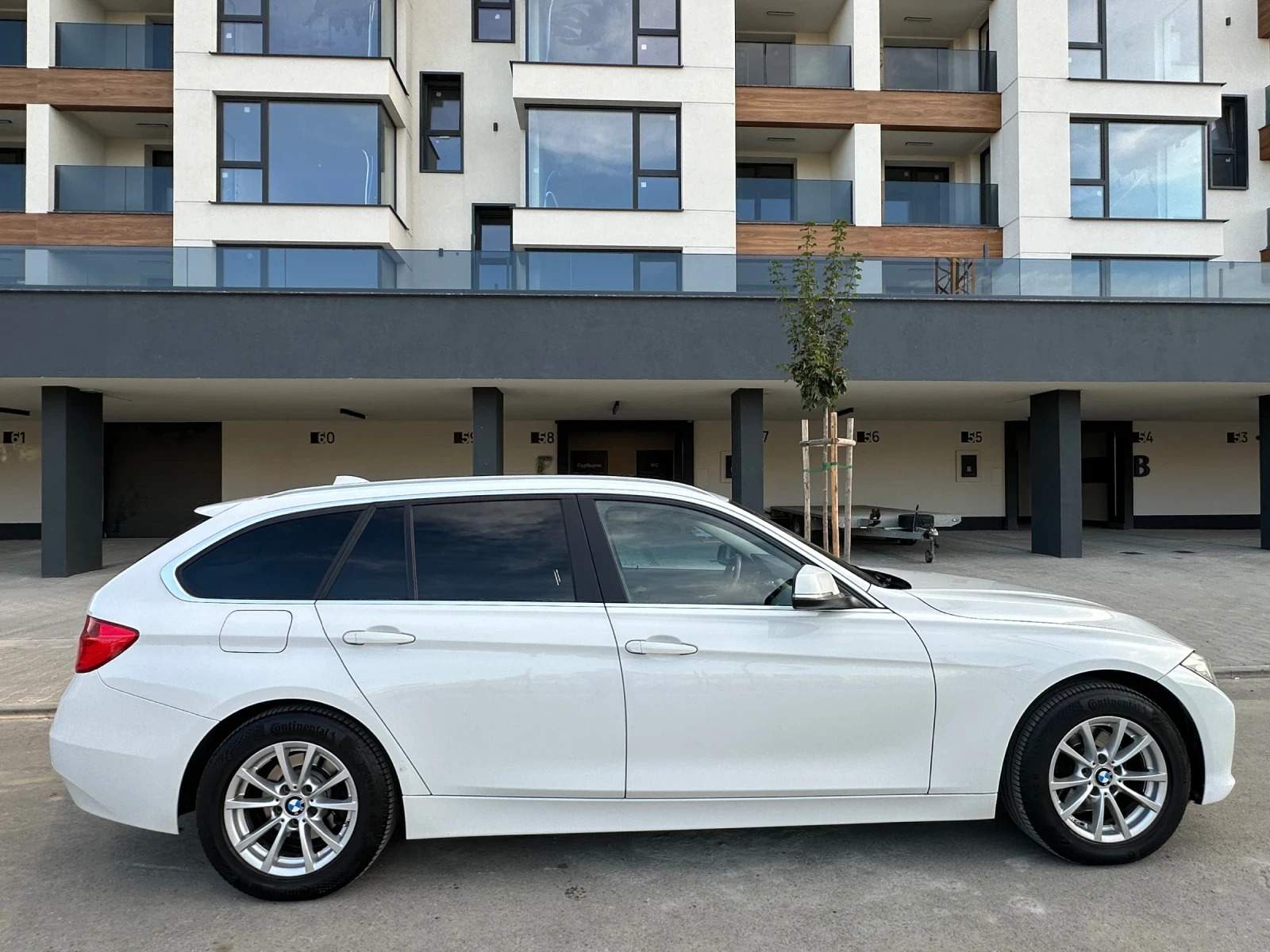 BMW 320 d Touring (F31), снимка 3 - Автомобили и джипове - 56351237