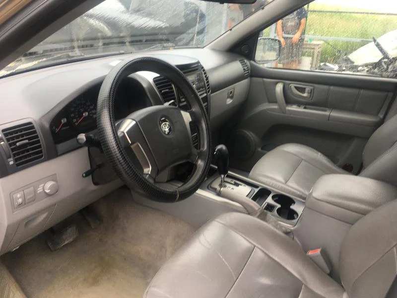 Kia Sorento 2.5 CRDI 3бр., снимка 10 - Автомобили и джипове - 25443994