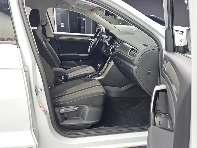VW T-Roc Style, снимка 11 - Автомобили и джипове - 55351537