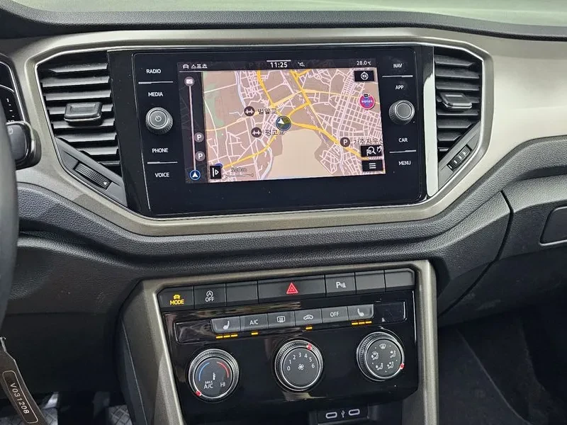 VW T-Roc Style, снимка 14 - Автомобили и джипове - 55351537