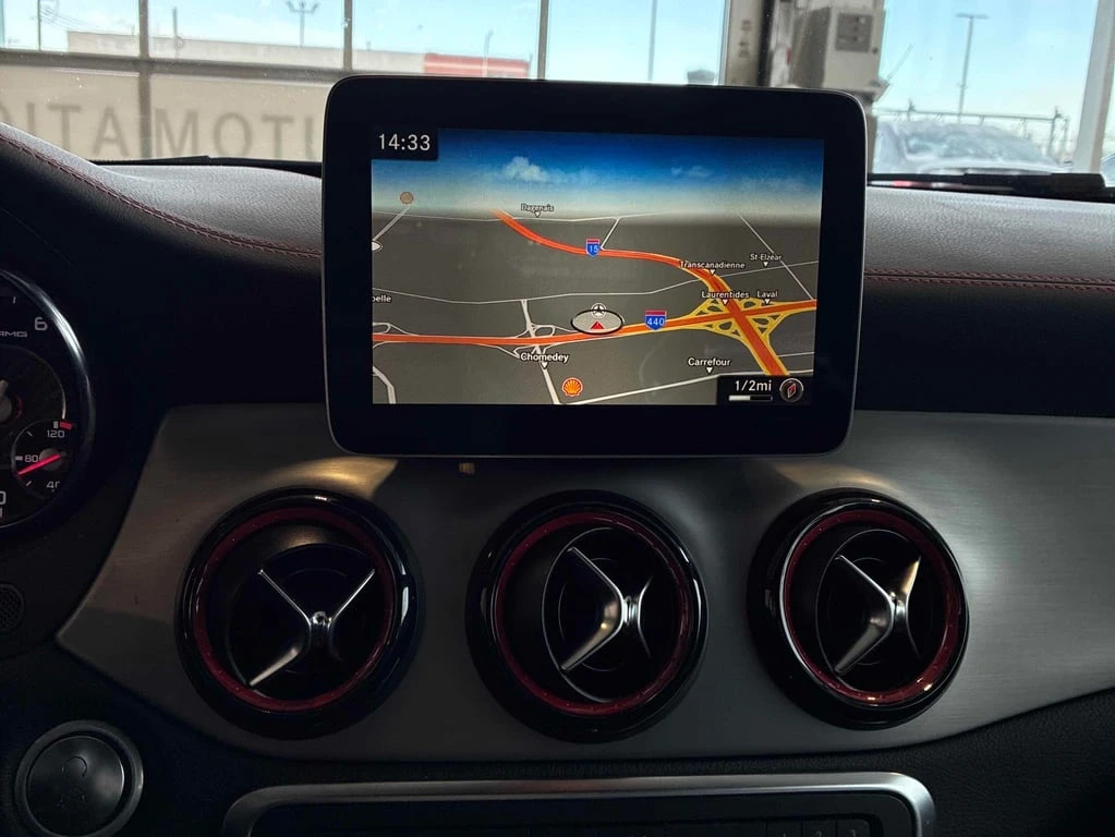 Mercedes-Benz GLA * AMG 45 * CARFAX * БЕЗ ПЪРВОНАЧАЛНА ВНОСКА - изображение 9