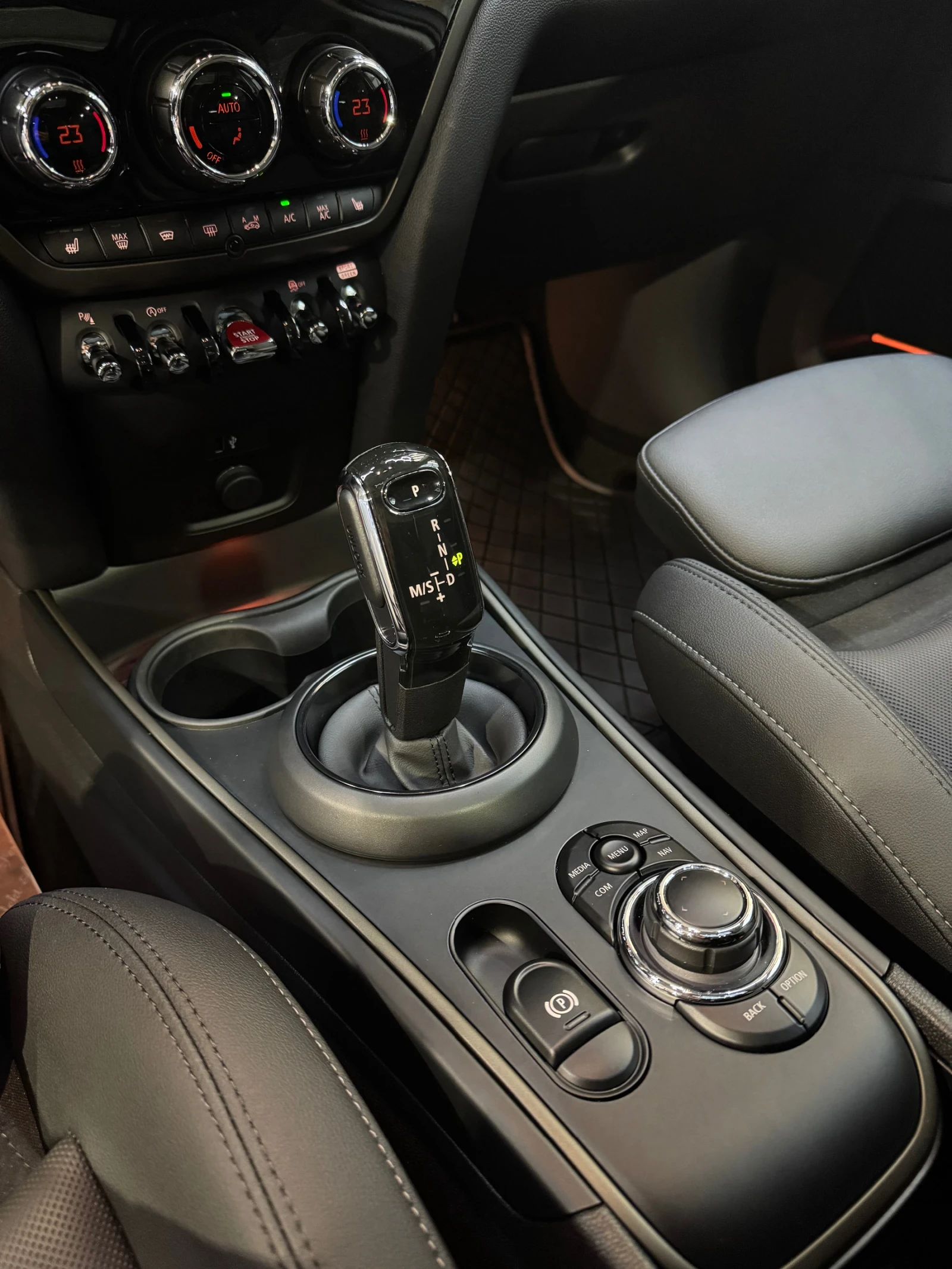 Mini Countryman S 4X4 * HARMAN/KARDON* HEAD UP* ПАНОРАМА* КАМЕРА - изображение 8