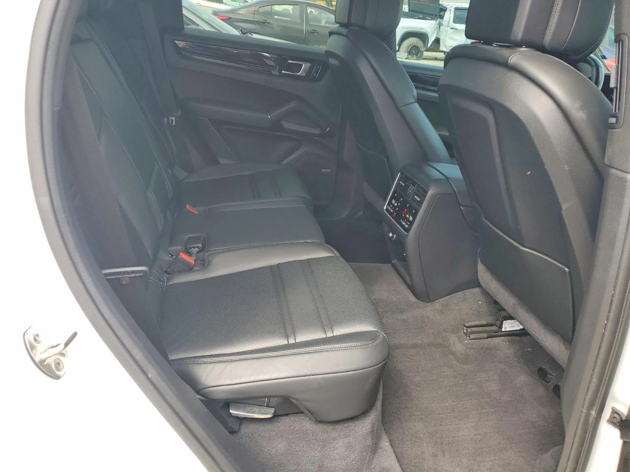 Porsche Cayenne 3.0l, снимка 11 - Автомобили и джипове - 54416404