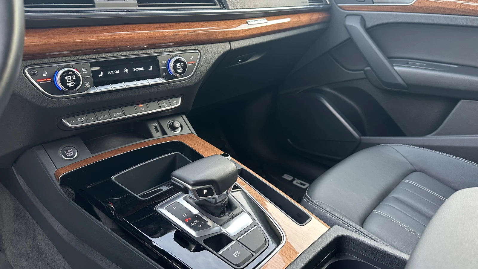 Audi Q5 45TFSI | FULL S Line | QUATTRO | 2023г. | 9700km., снимка 15 - Автомобили и джипове - 55049184
