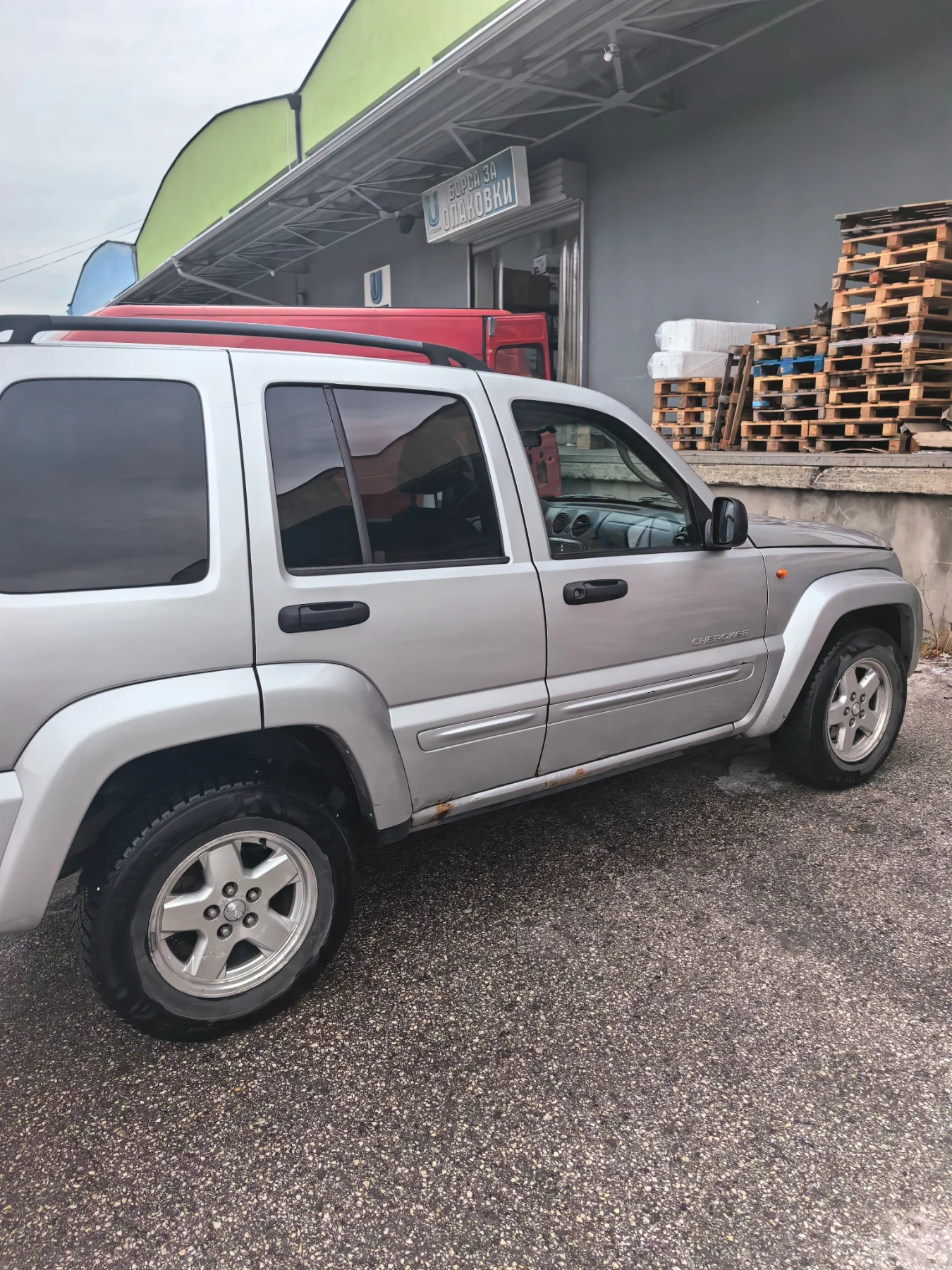 Jeep Cherokee, снимка 4 - Автомобили и джипове - 55151640