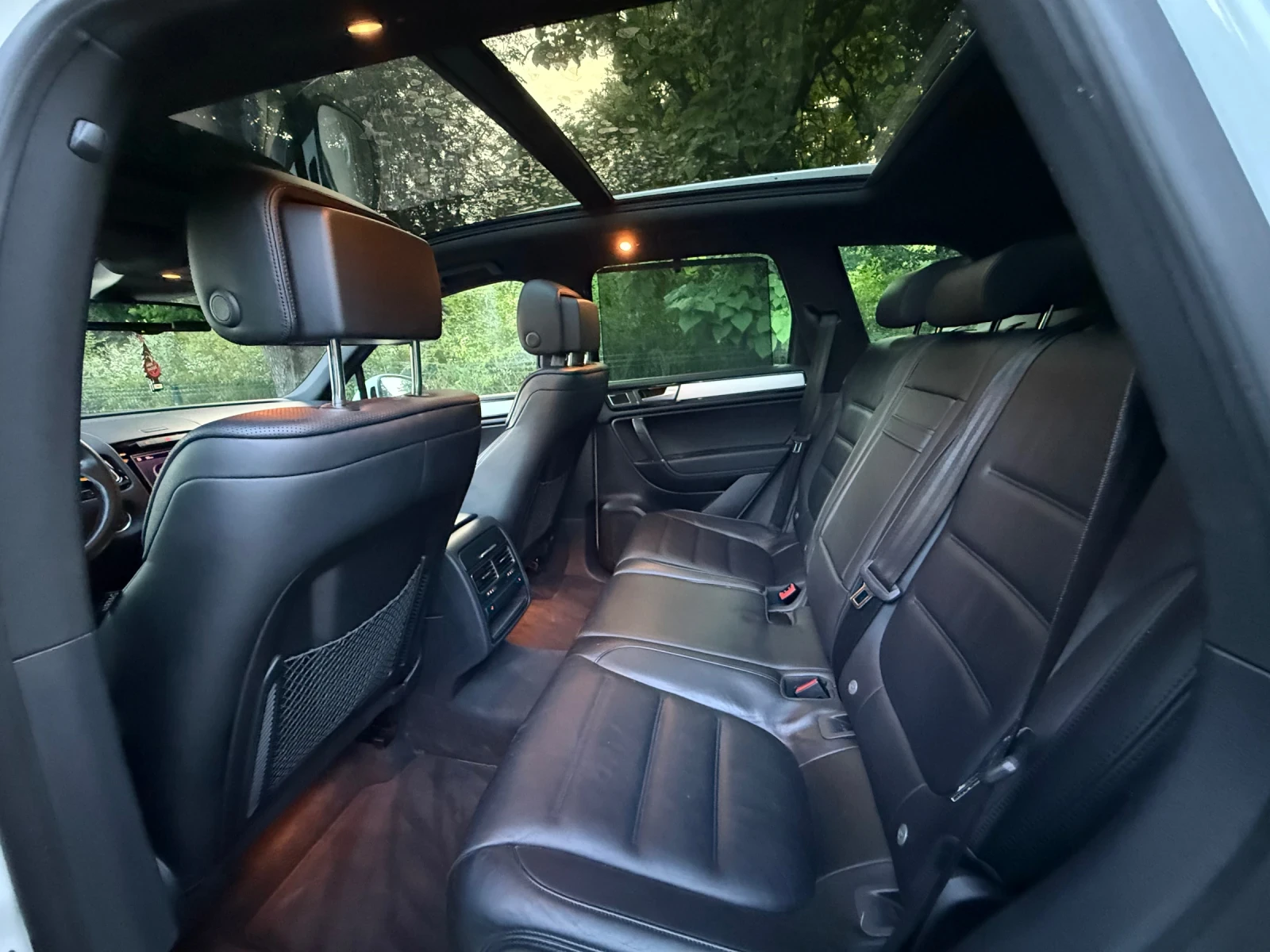 VW Touareg 3.6i* HYBRID* ОБДУХВАНЕ\ПОДГРЕВ* 360* ДИСТРОНИК* П, снимка 16 - Автомобили и джипове - 55220306