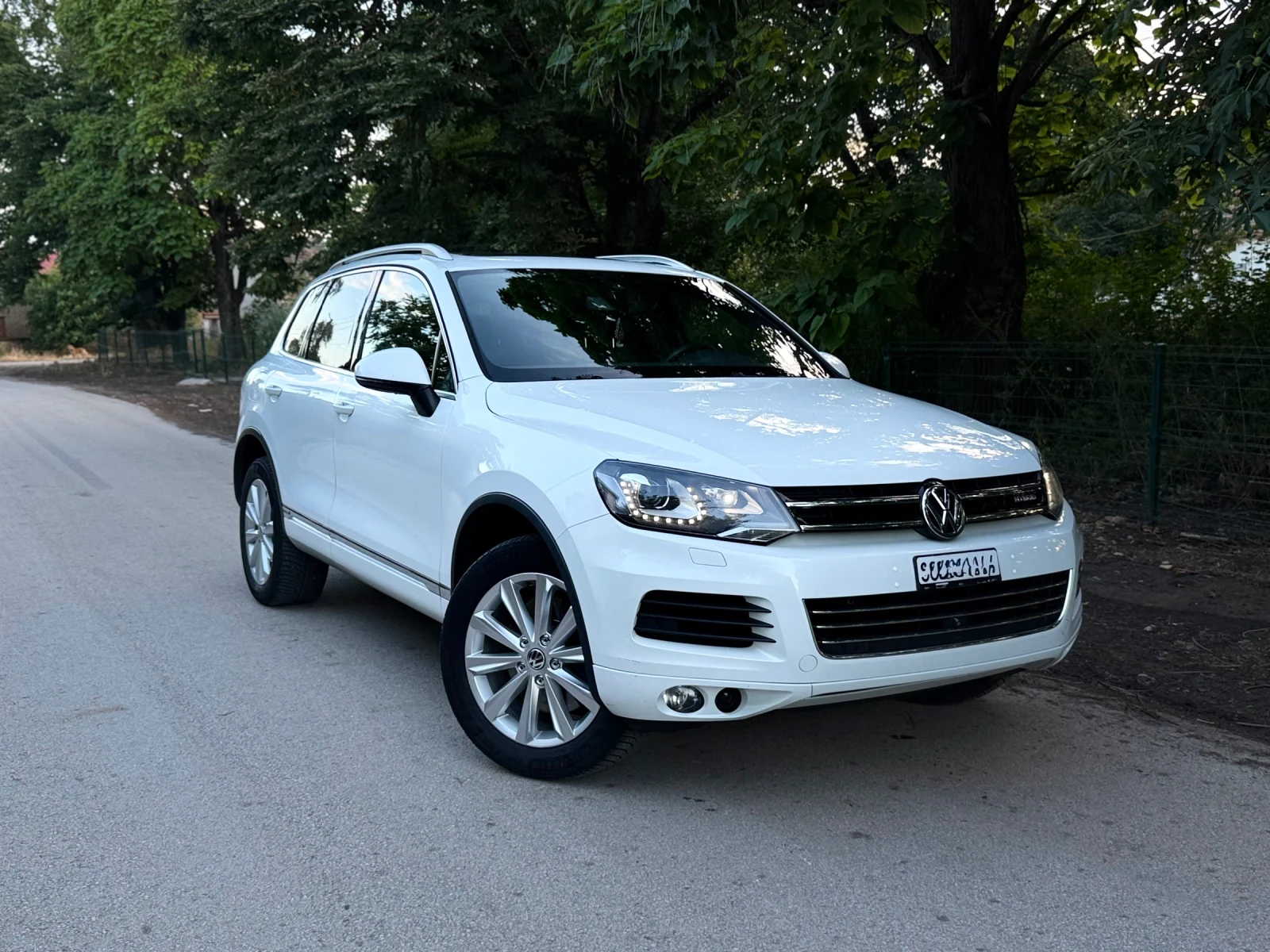 VW Touareg 3.6i* HYBRID* ОБДУХВАНЕ\ПОДГРЕВ* 360* ДИСТРОНИК* П, снимка 4 - Автомобили и джипове - 55220306