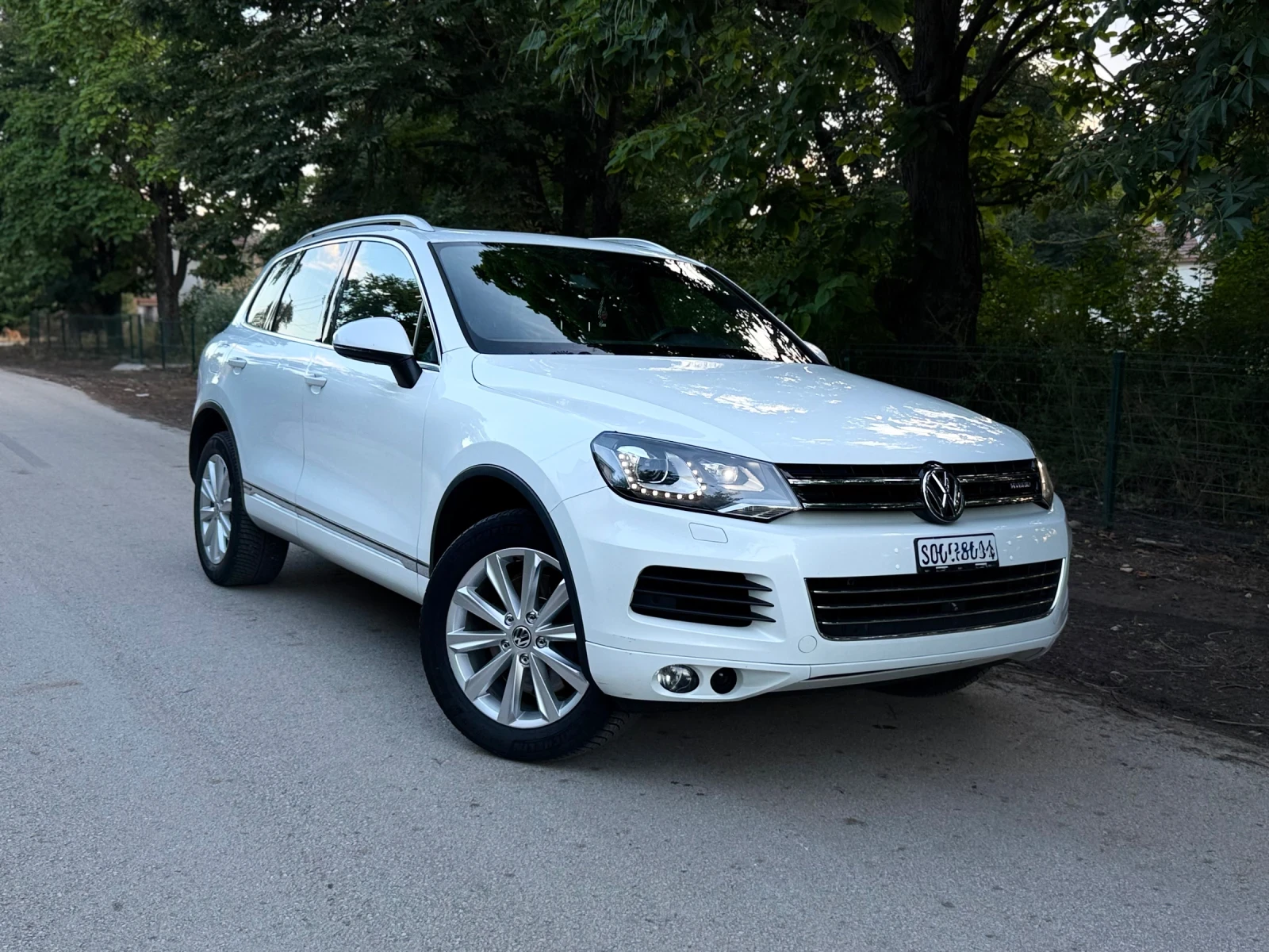 VW Touareg 3.6i* HYBRID* ОБДУХВАНЕ\ПОДГРЕВ* 360* ДИСТРОНИК* П, снимка 3 - Автомобили и джипове - 55220306
