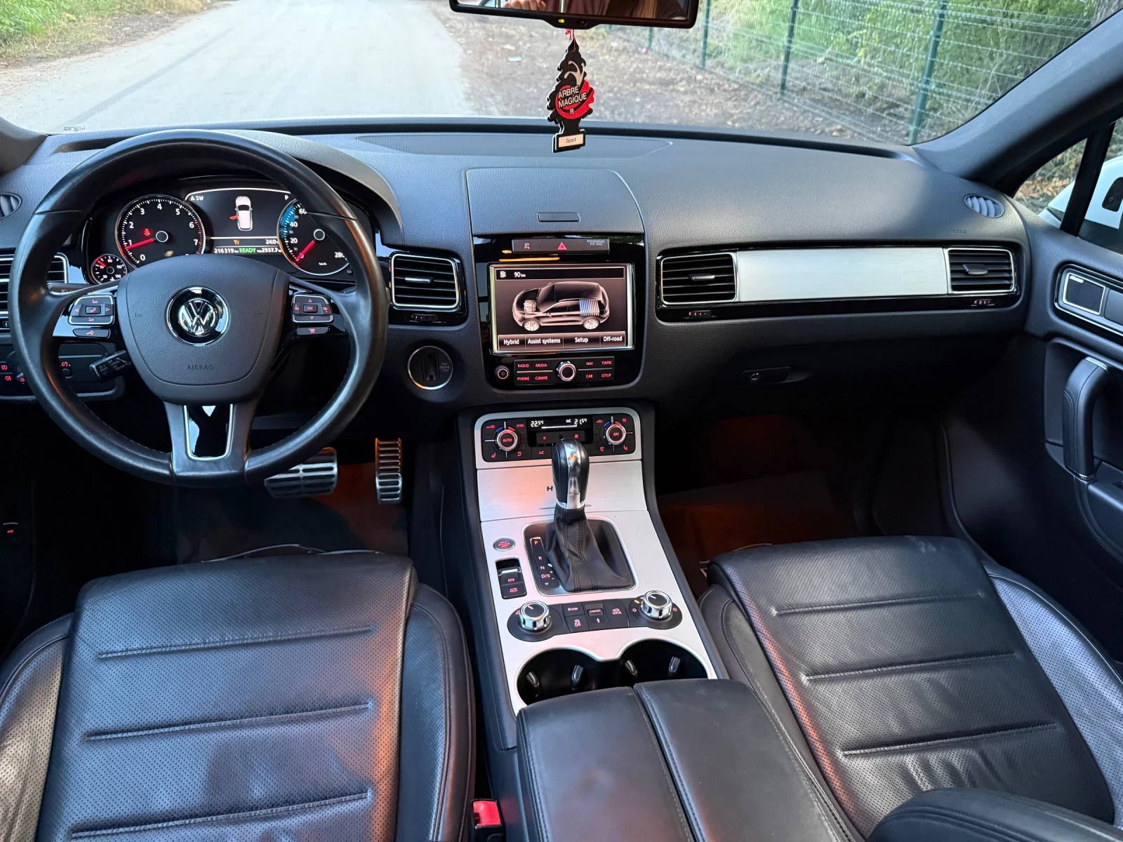 VW Touareg 3.6i* HYBRID* ОБДУХВАНЕ\ПОДГРЕВ* 360* ДИСТРОНИК* П, снимка 12 - Автомобили и джипове - 55220306