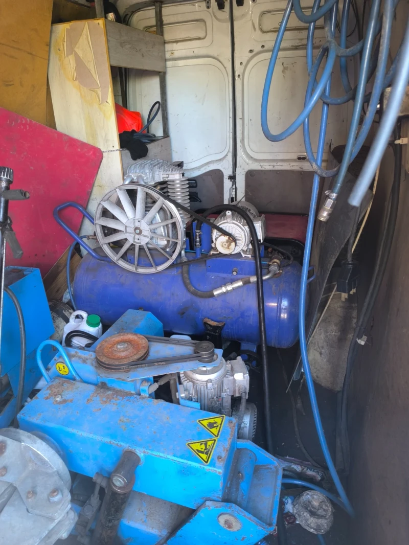 Багер Друга марка Аварийен бус тежки гуми, снимка 2 - Индустриална техника - 52511793