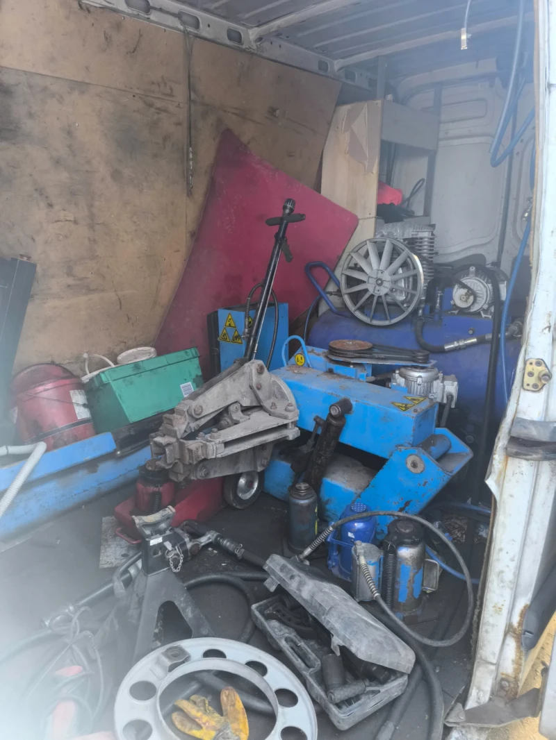 Багер Друга марка Аварийен бус тежки гуми, снимка 4 - Индустриална техника - 52511793