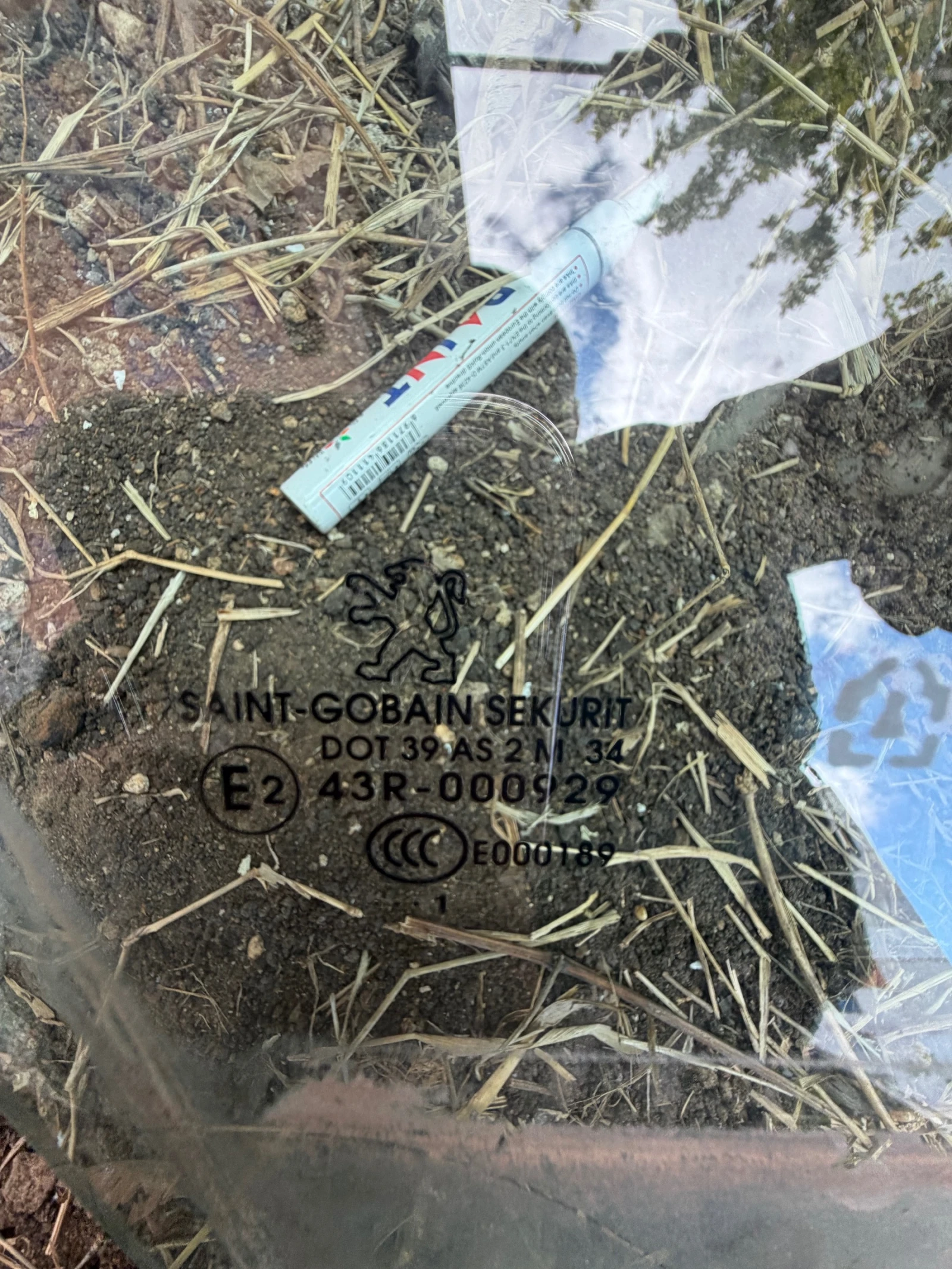 Peogeot 508 2011г предно дясно стъкло, снимка 2 - Части - 54599221