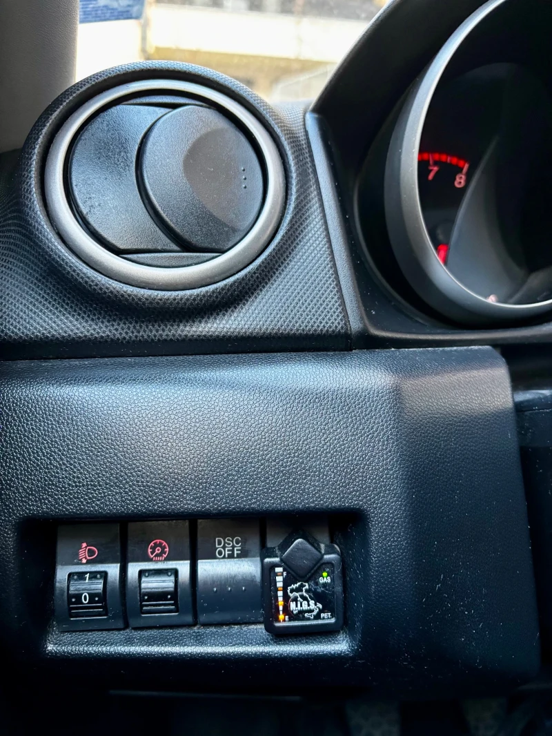 Mazda 3 1, 6 i + Gas, снимка 12 - Автомобили и джипове - 52751415