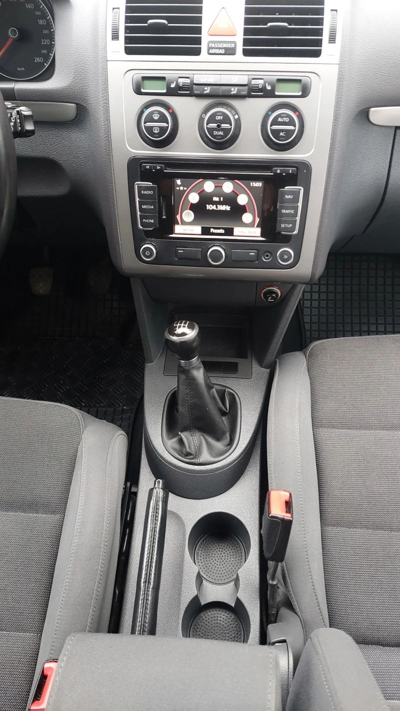 VW Touran 1.9 TDI, BLS, Highline, снимка 15 - Автомобили и джипове - 53283671