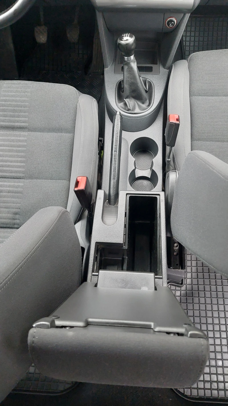 VW Touran 1.9 TDI, BLS, Highline, снимка 16 - Автомобили и джипове - 53283671