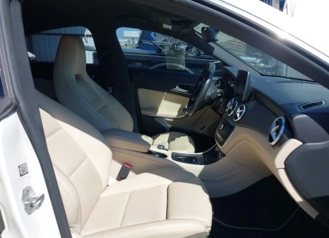 Mercedes-Benz CLA 250 BLIND SPOT* KEYLESS* CARPLAY* ПОДГРЕВ* , снимка 10 - Автомобили и джипове - 48475701