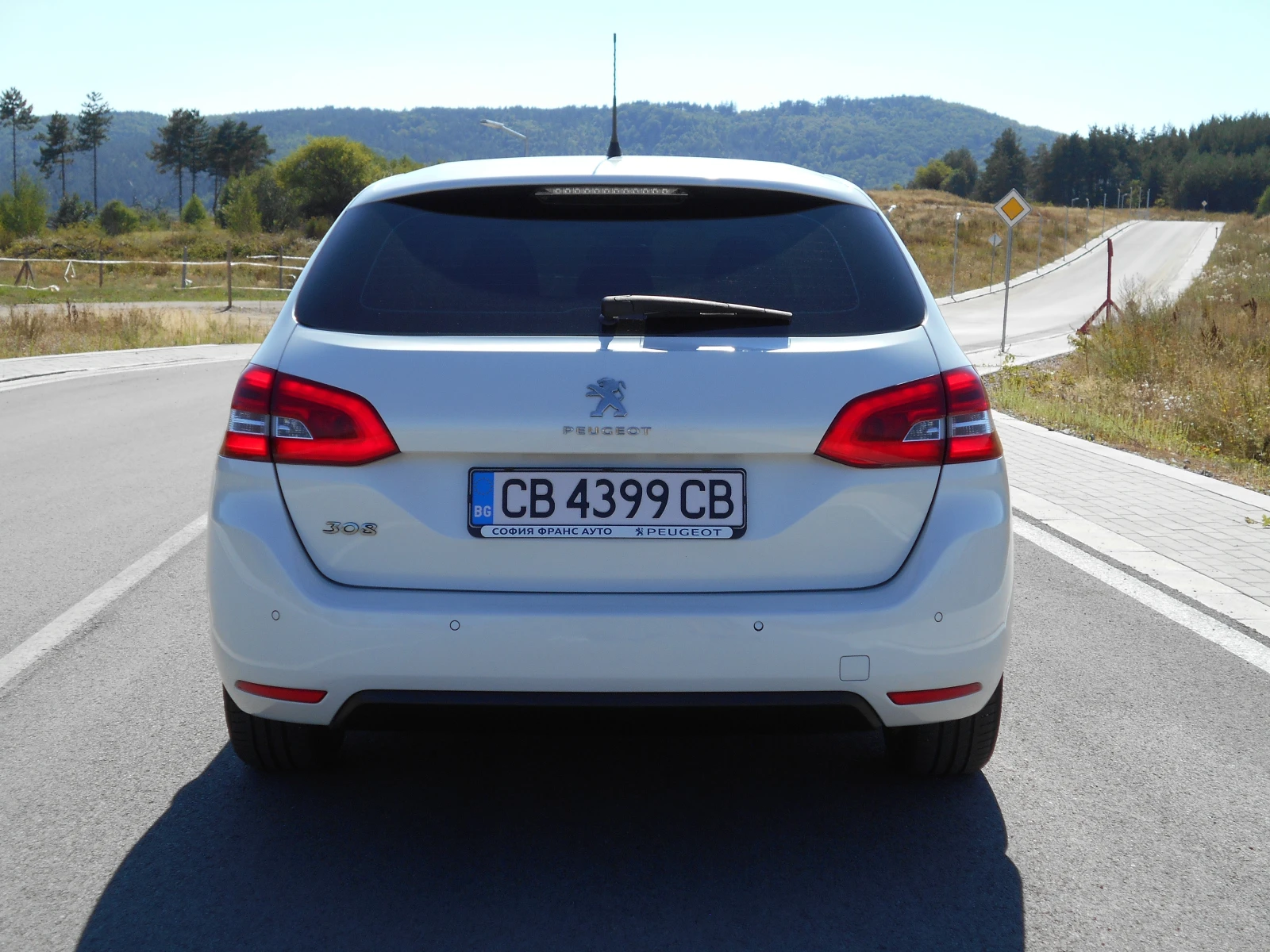 Peugeot 308 1.2 * 130HP * Сервизна история * Автомат - изображение 6