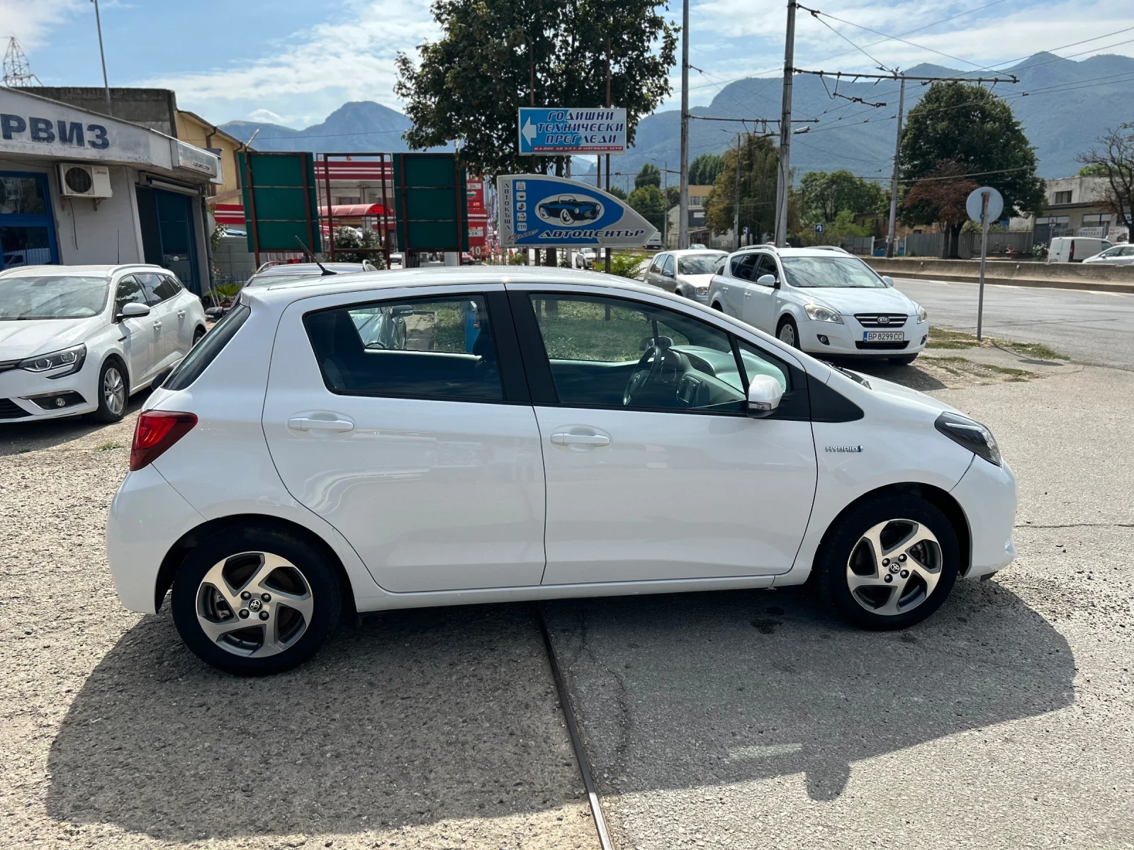 Toyota Yaris HYBRID - изображение 8