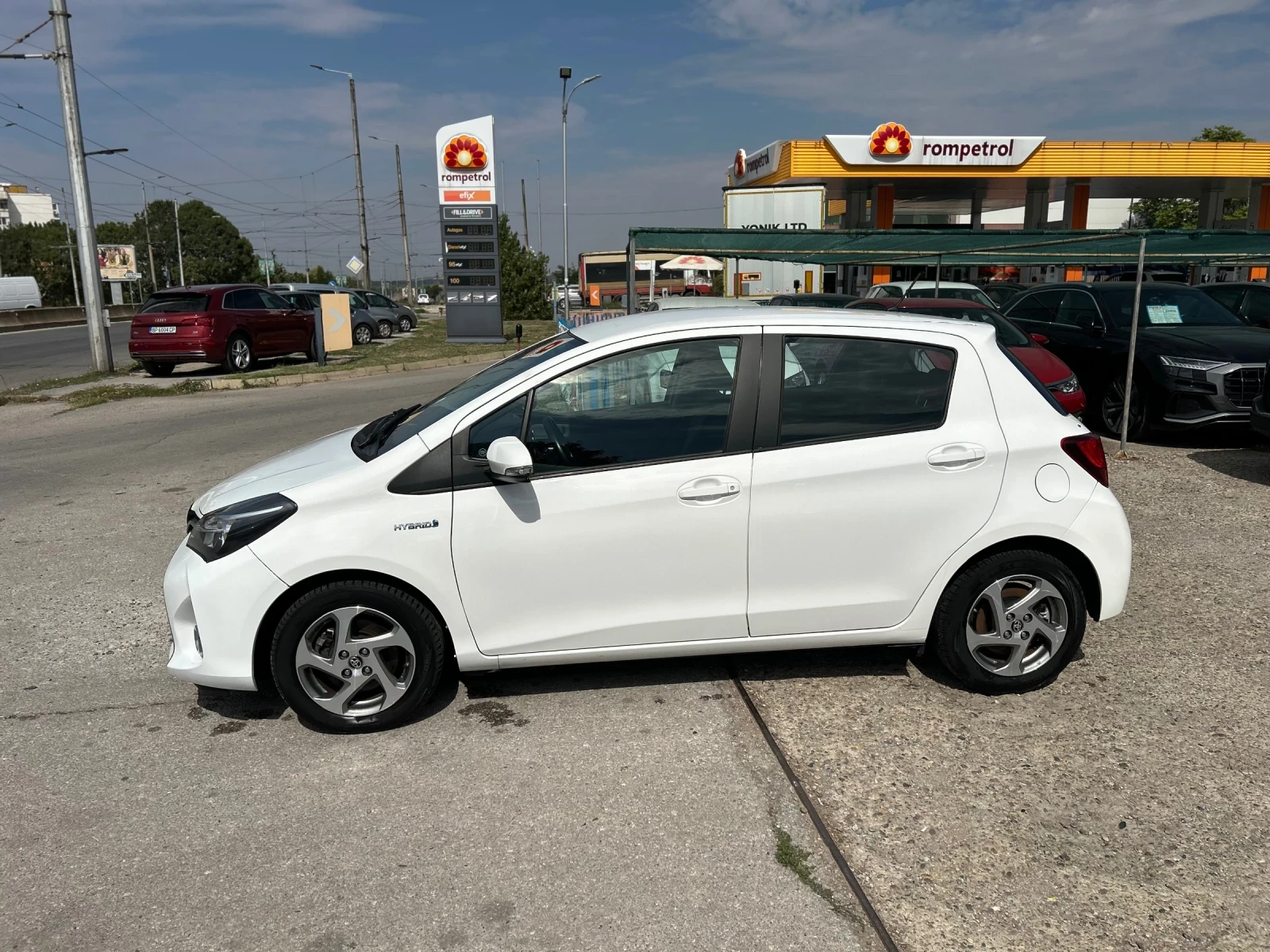 Toyota Yaris HYBRID - изображение 4
