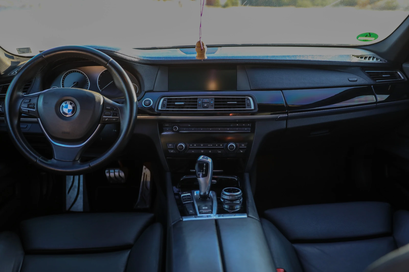 BMW 740 4.0D - изображение 10