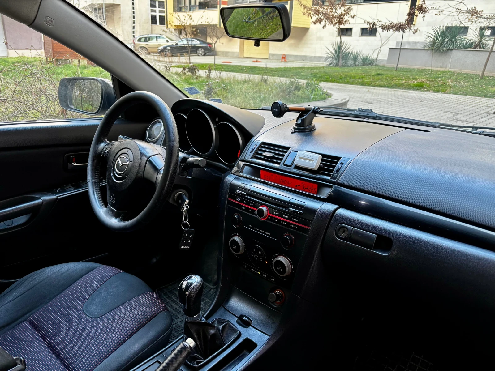 Mazda 3 1, 6 i + Gas - изображение 10