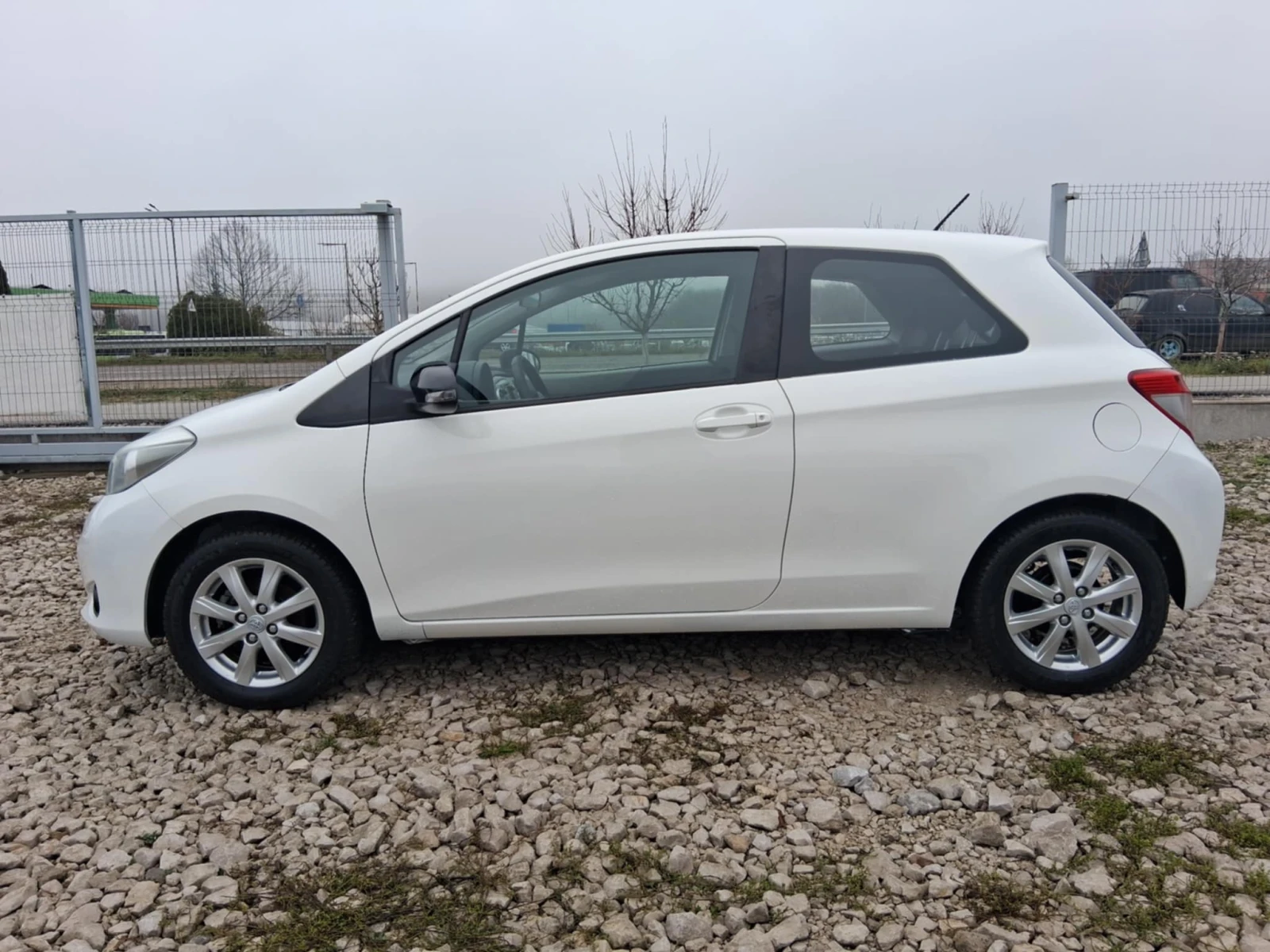 Toyota Yaris  - изображение 2