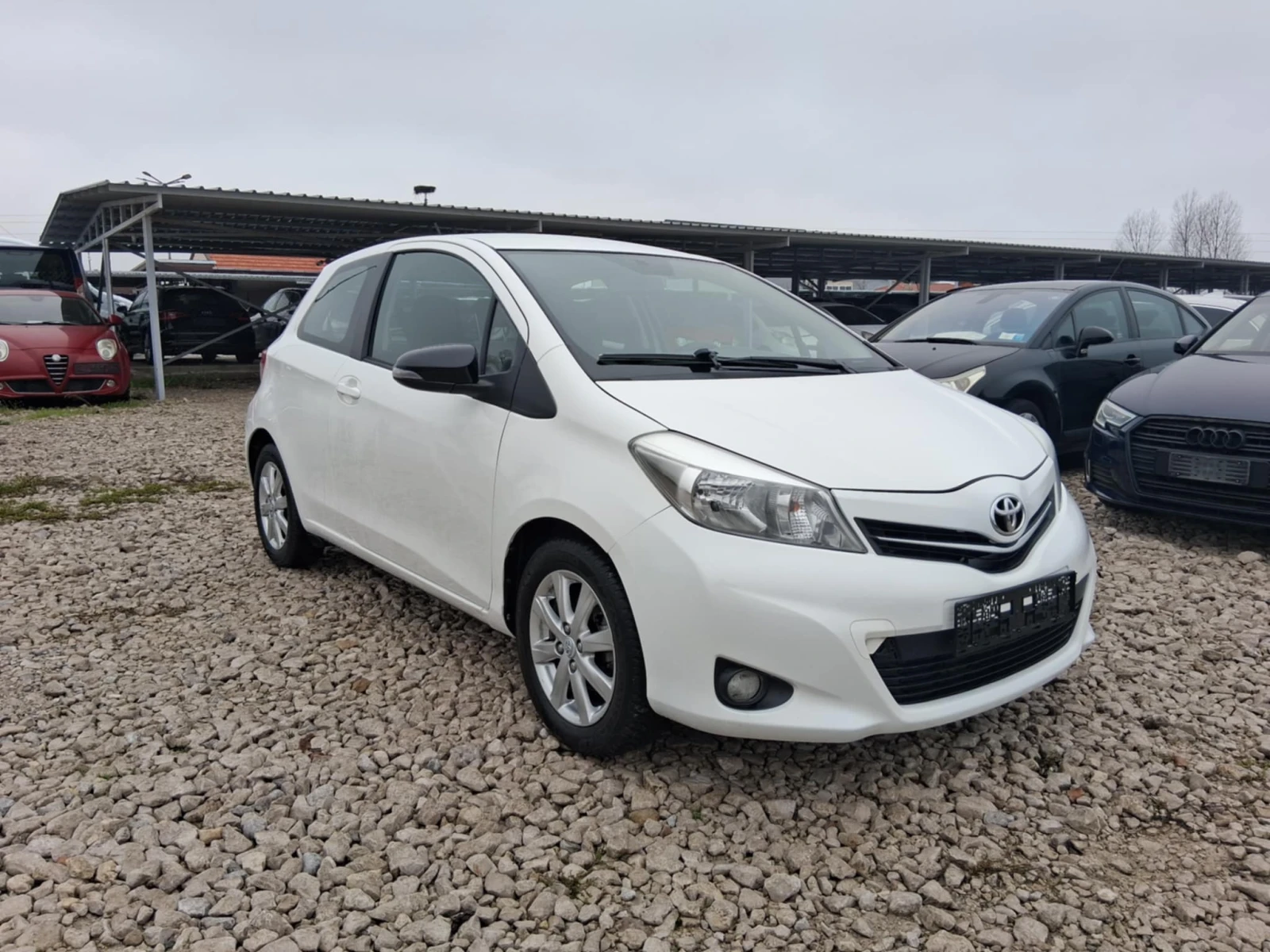Toyota Yaris  - изображение 8