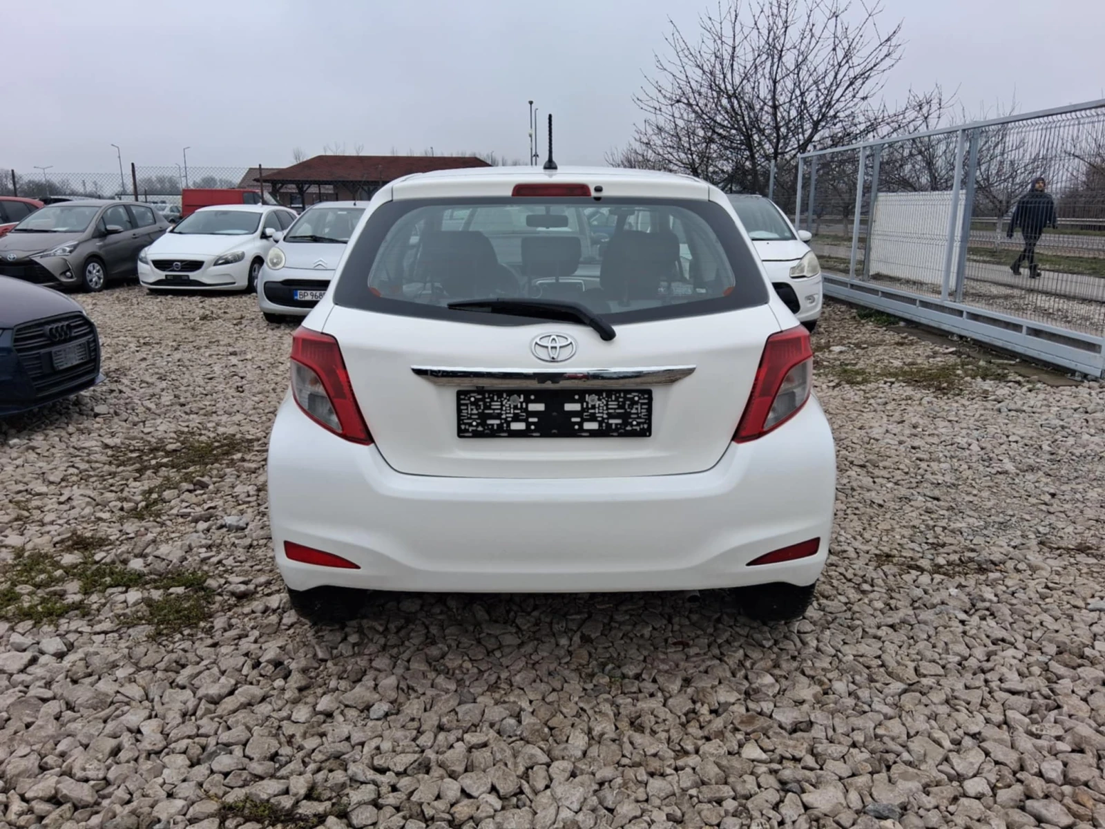 Toyota Yaris  - изображение 4