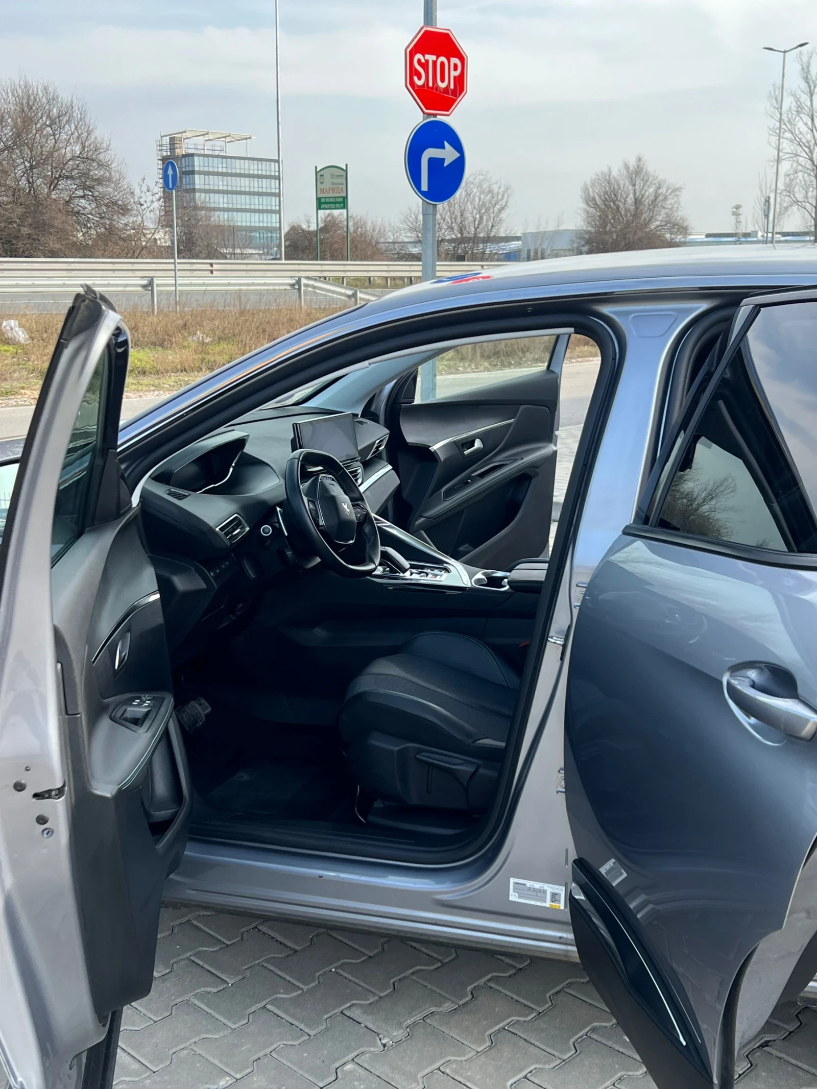 Peugeot 3008 1.6 Plug-in Hybrid 224 к.с.Автомат LED Navi Keyles, снимка 15 - Автомобили и джипове - 53894490