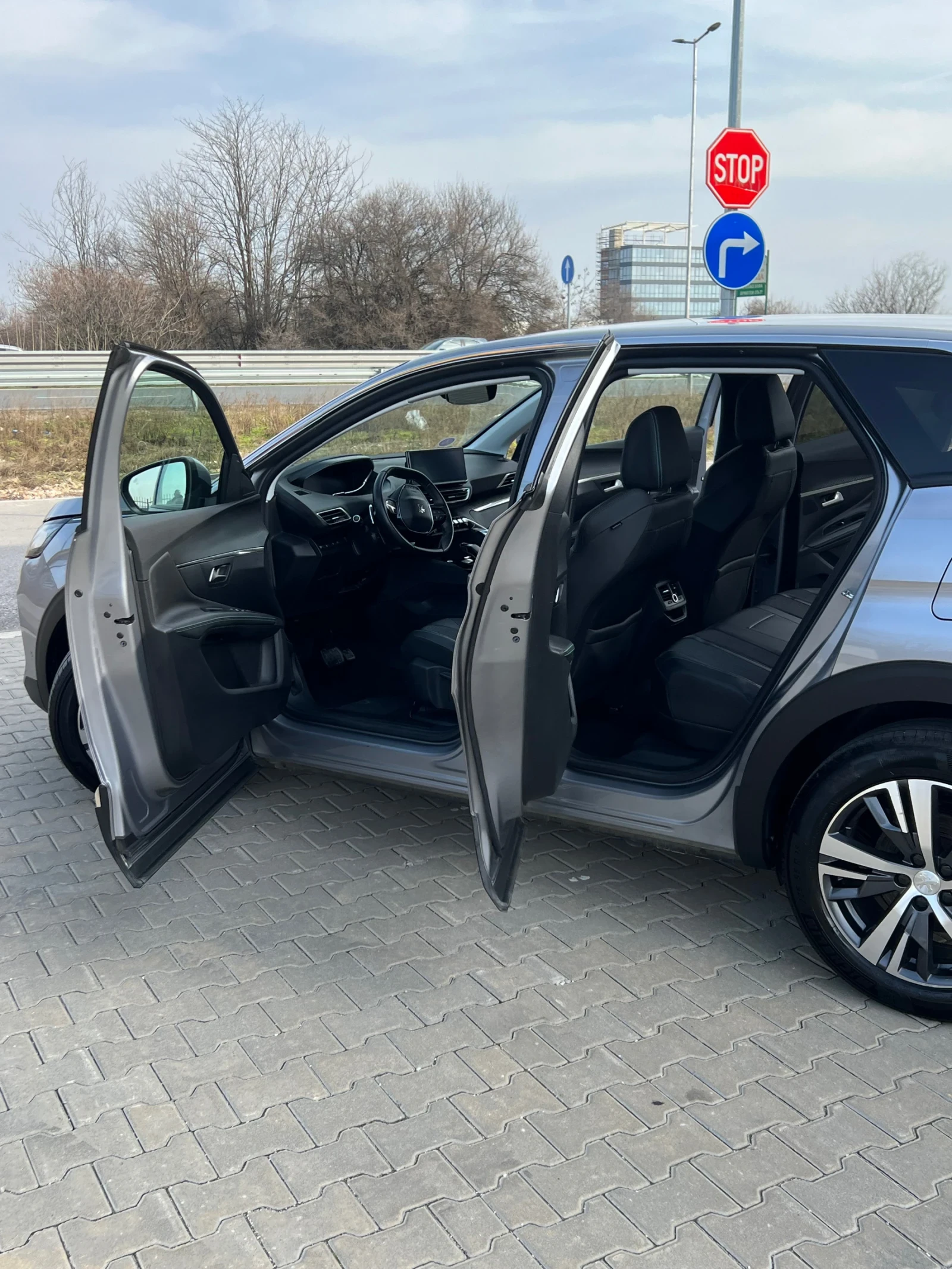 Peugeot 3008 1.6 Plug-in Hybrid 224 к.с.Автомат LED Navi Keyles, снимка 16 - Автомобили и джипове - 53894490