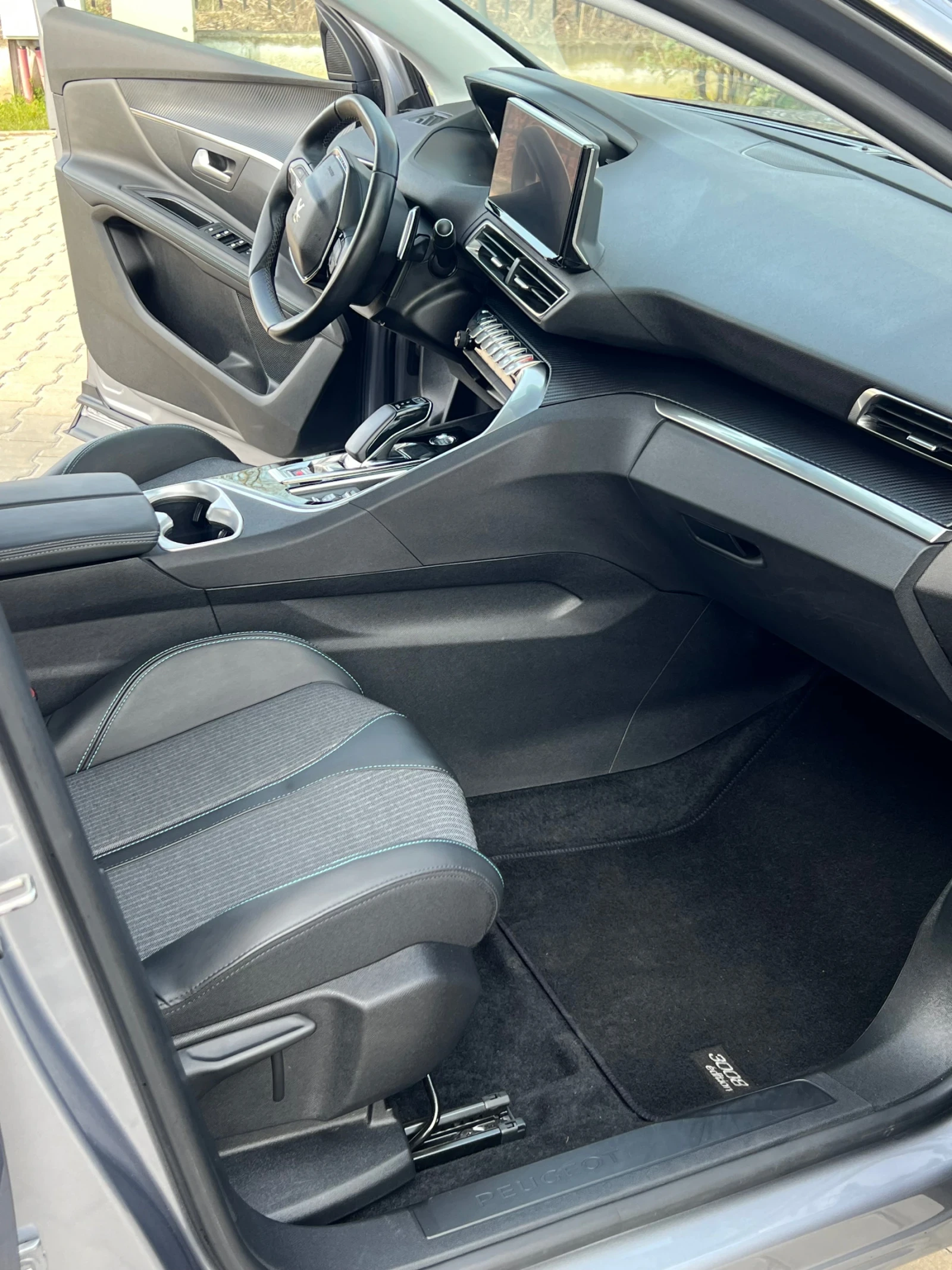 Peugeot 3008 1.6 Plug-in Hybrid 224 к.с.Автомат LED Navi Keyles, снимка 14 - Автомобили и джипове - 53894490