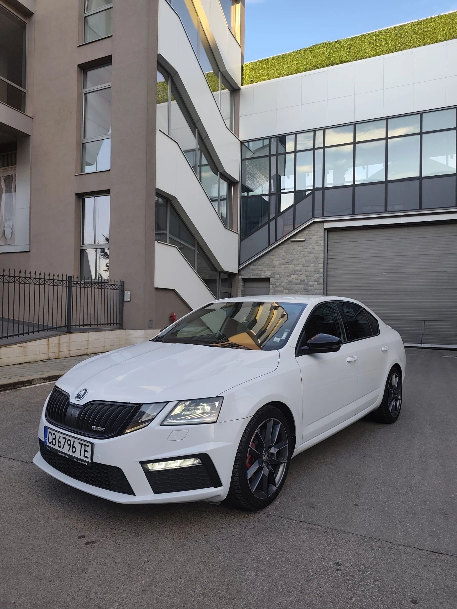 Skoda Octavia 2.0 VRS УНИКАТ 130 КМ. НОВА !!!, снимка 3 - Автомобили и джипове - 54010910