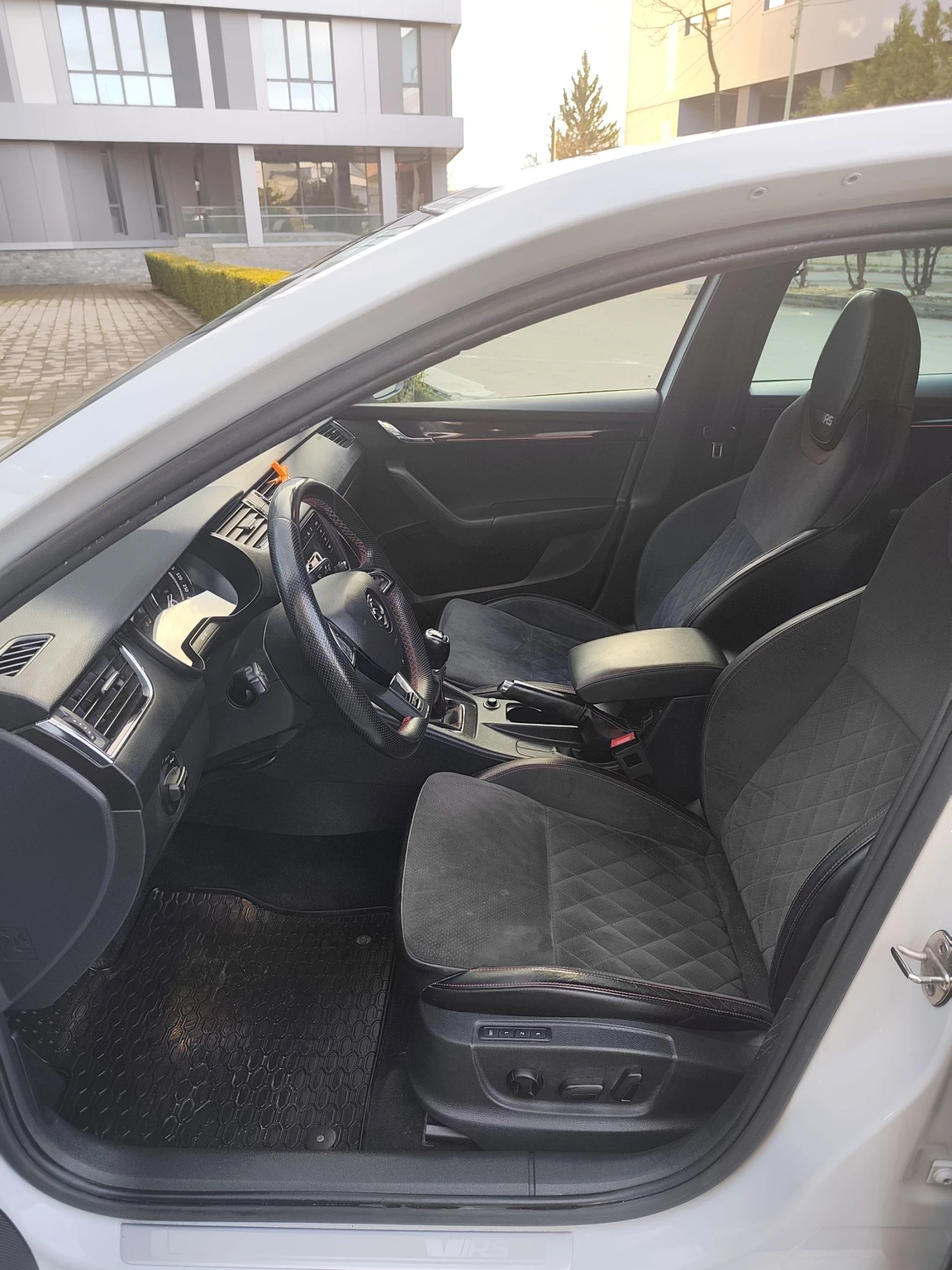 Skoda Octavia 2.0 VRS УНИКАТ 130 КМ. НОВА !!!, снимка 12 - Автомобили и джипове - 54010910