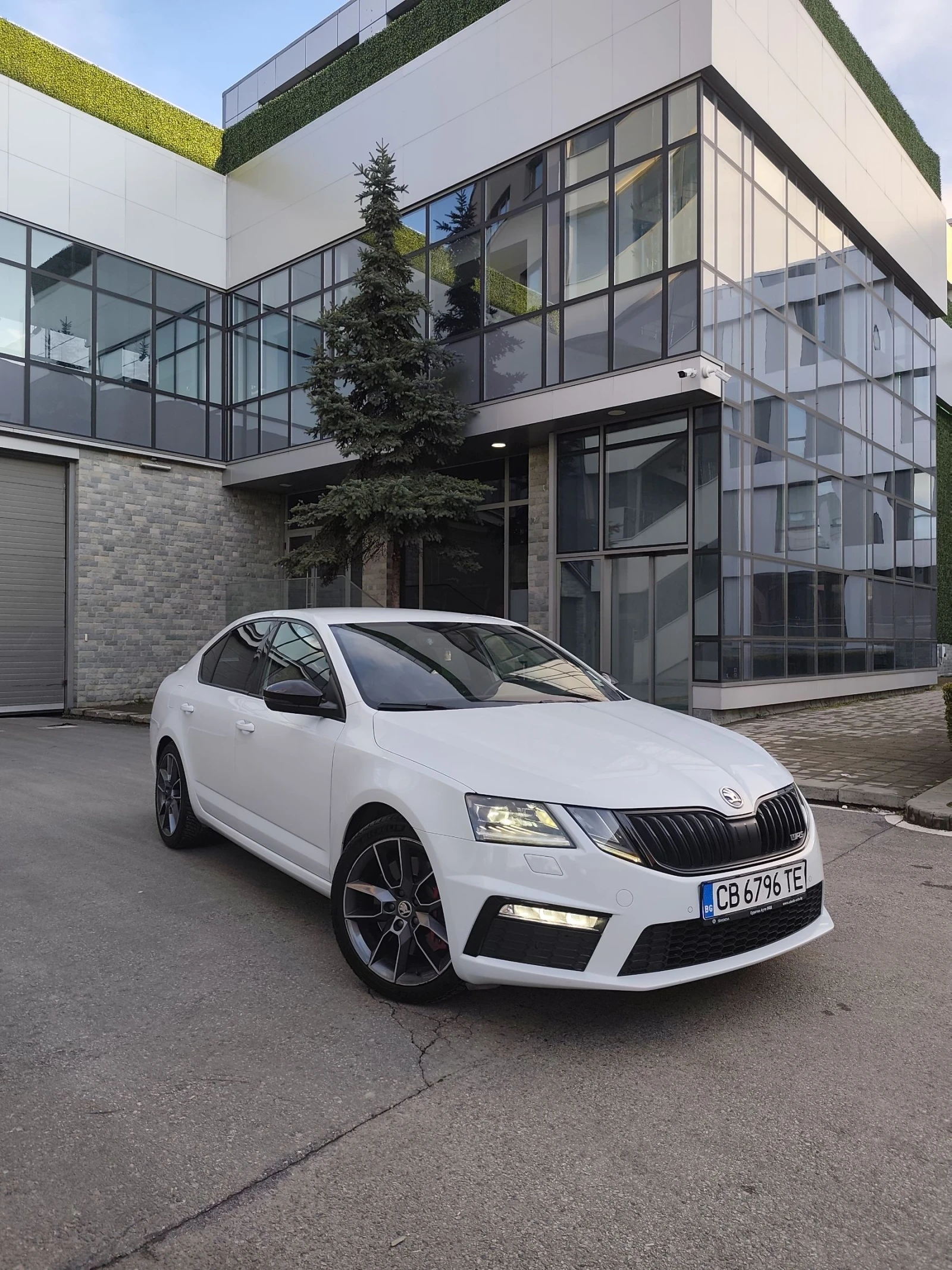 Skoda Octavia 2.0 VRS УНИКАТ 130 КМ. НОВА !!!, снимка 2 - Автомобили и джипове - 54010910