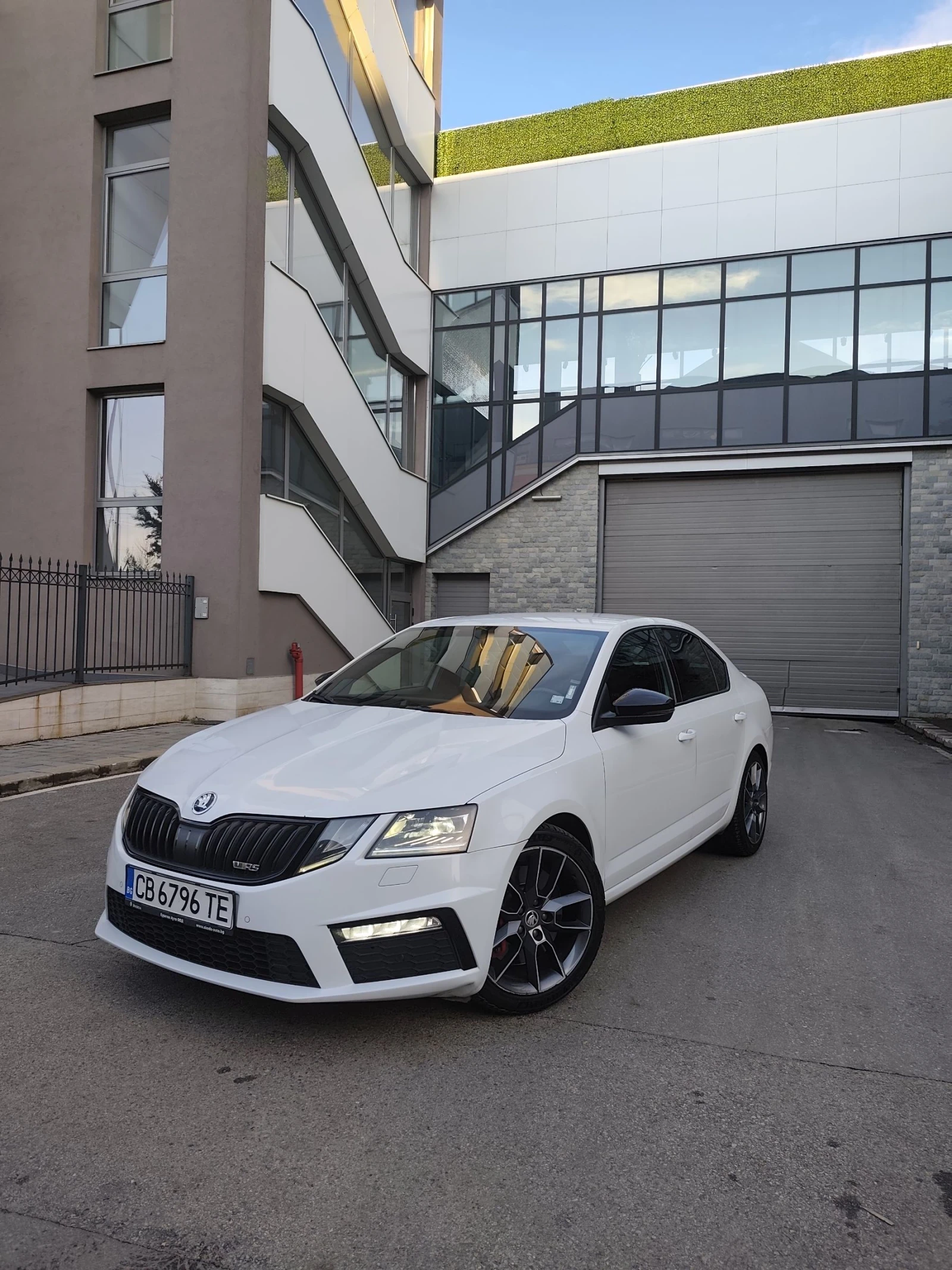 Skoda Octavia 2.0 VRS УНИКАТ 130 КМ. НОВА !!!, снимка 5 - Автомобили и джипове - 54010910