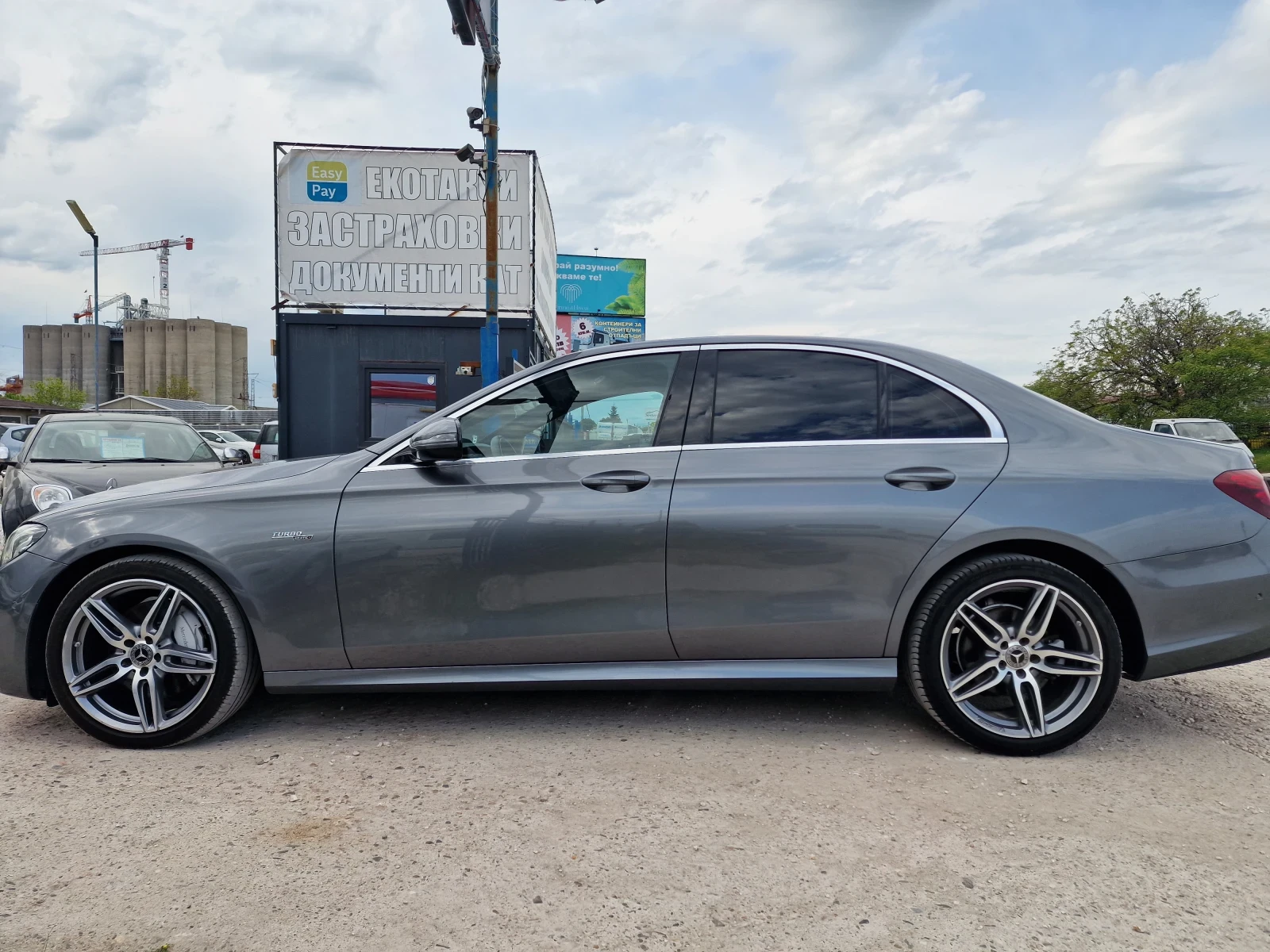 Mercedes-Benz E 220 4MATIC* CAM360* AMG-LINE* DIST* , снимка 5 - Автомобили и джипове - 54363903