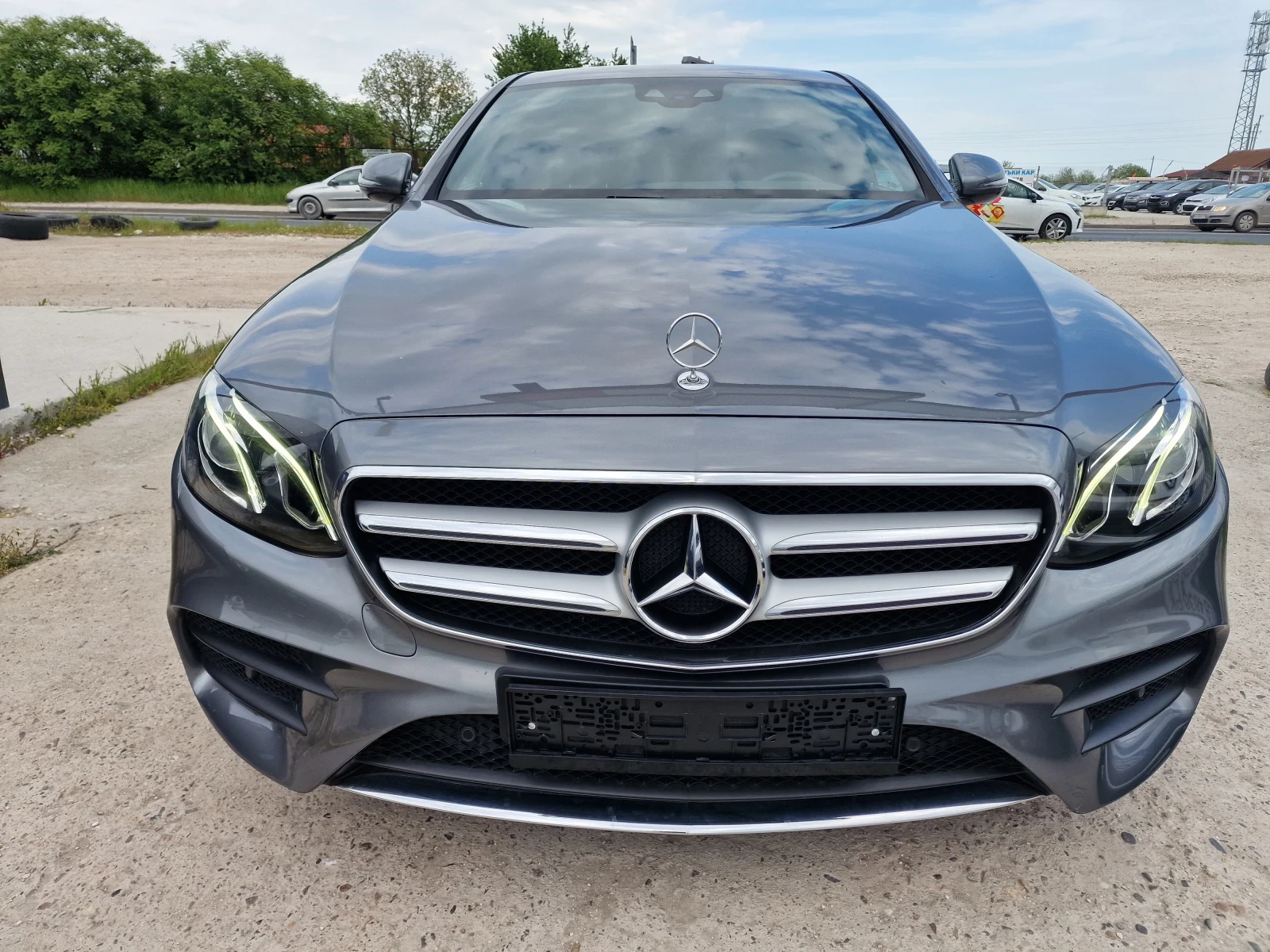 Mercedes-Benz E 220 4MATIC* CAM360* AMG-LINE* DIST* , снимка 2 - Автомобили и джипове - 54363903
