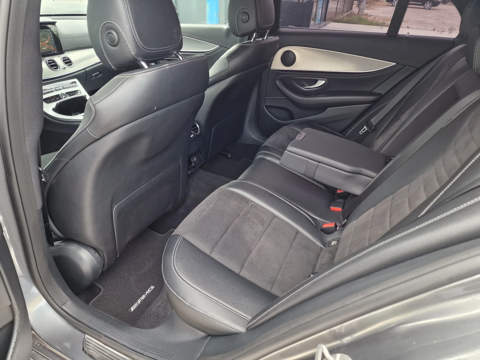 Mercedes-Benz E 220 4MATIC* CAM360* AMG-LINE* DIST* , снимка 10 - Автомобили и джипове - 54363903