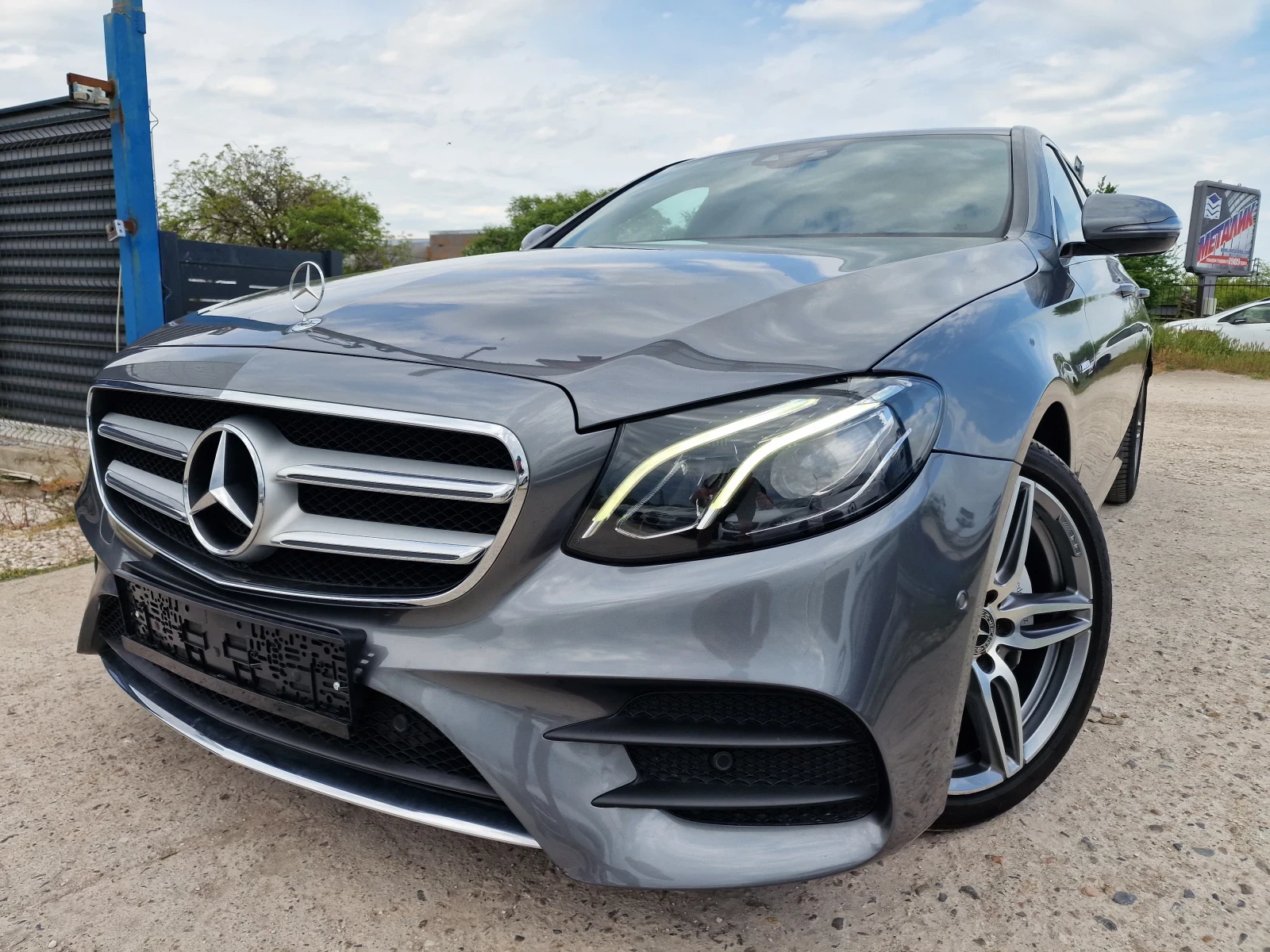 Mercedes-Benz E 220 4MATIC* CAM360* AMG-LINE* DIST* 